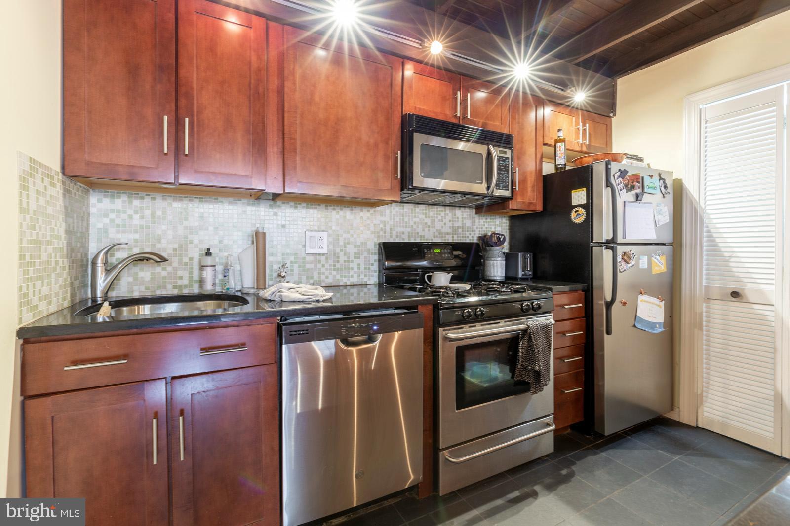 FAIRMOUNT - Residential Lease