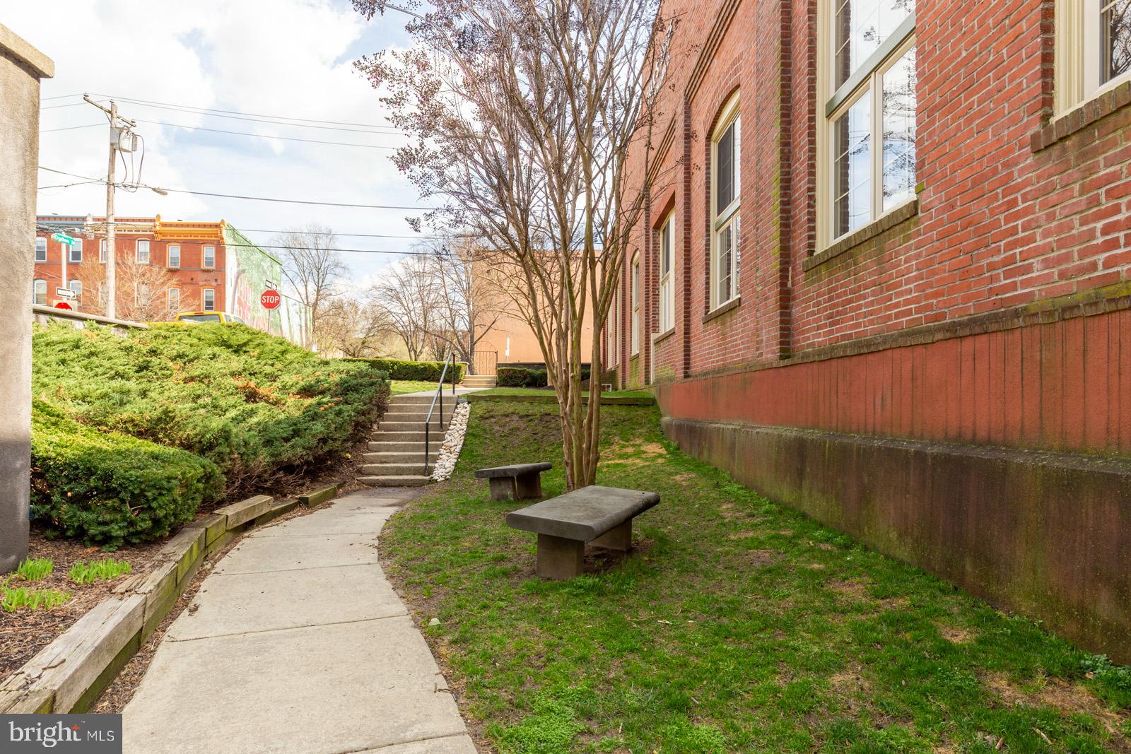 FAIRMOUNT - Residential Lease