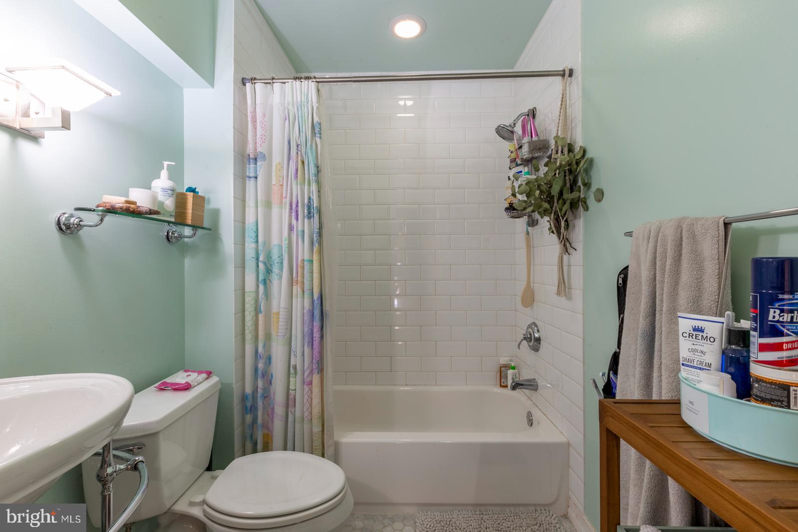 FAIRMOUNT - Residential Lease