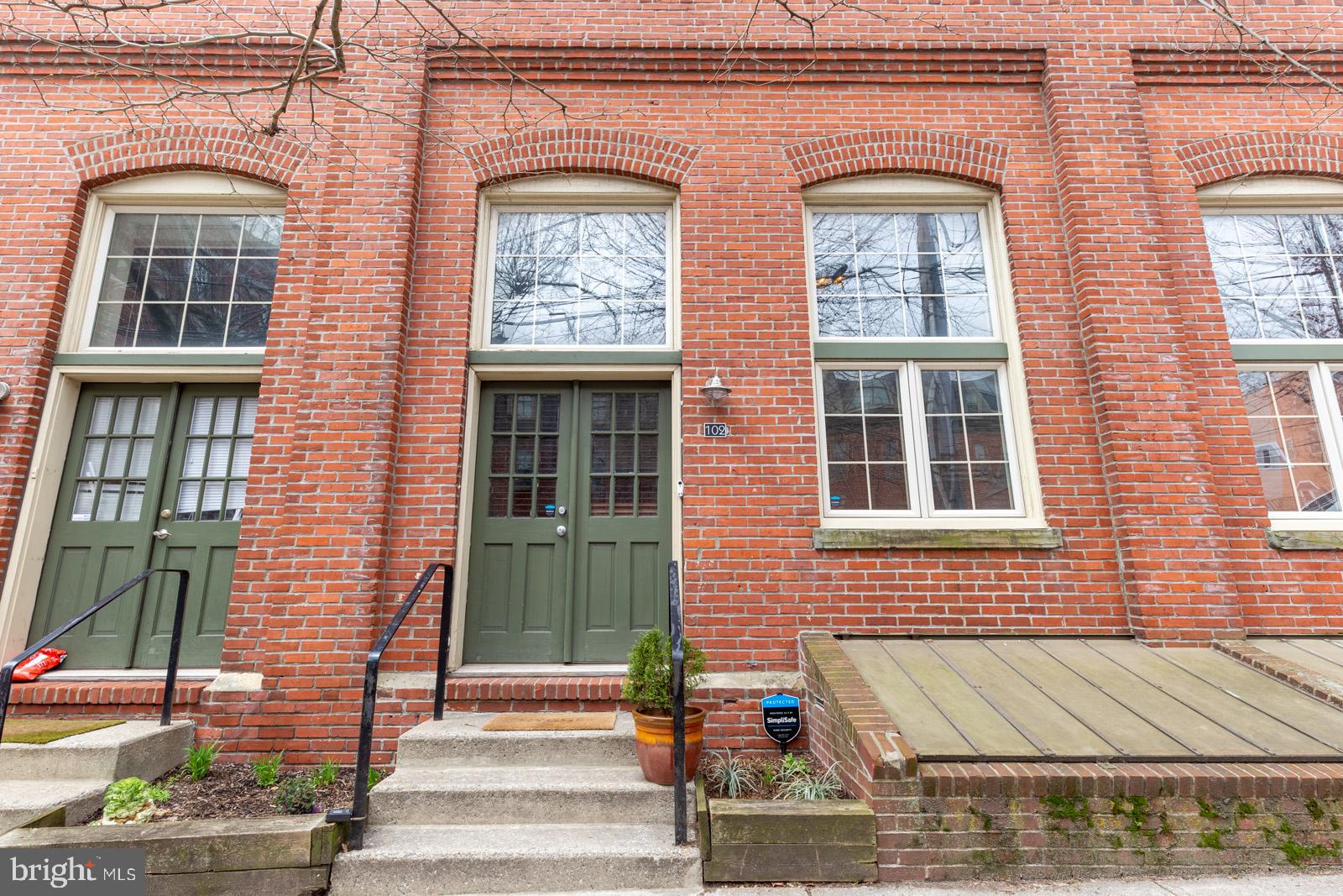 FAIRMOUNT - Residential Lease