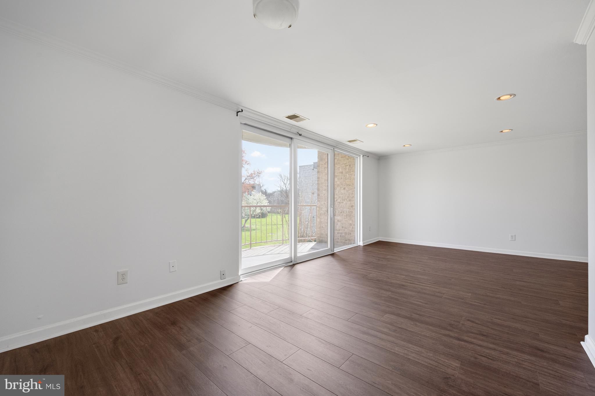 HUNTLEY SQUARE - Residential