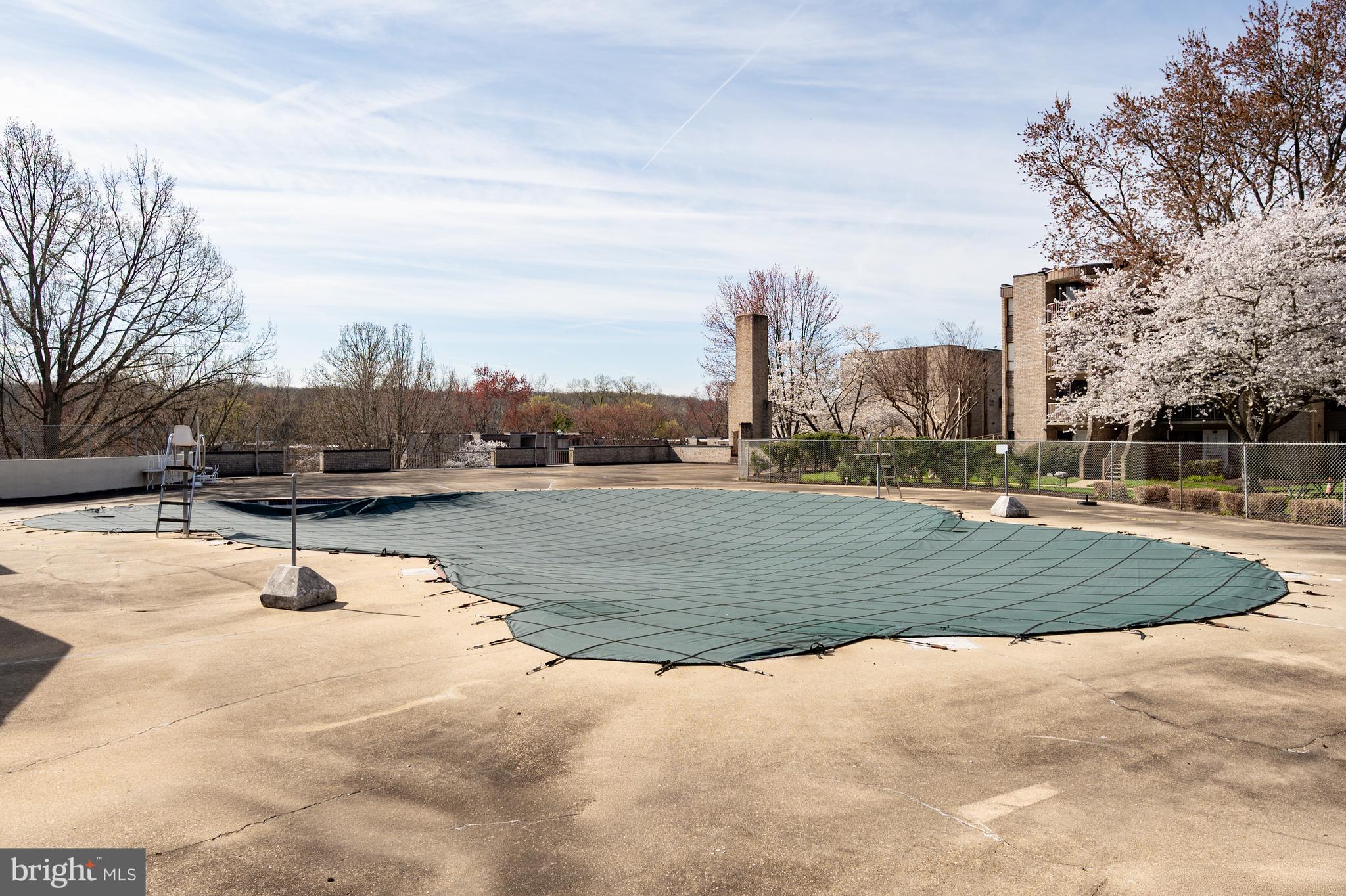 HUNTLEY SQUARE - Residential