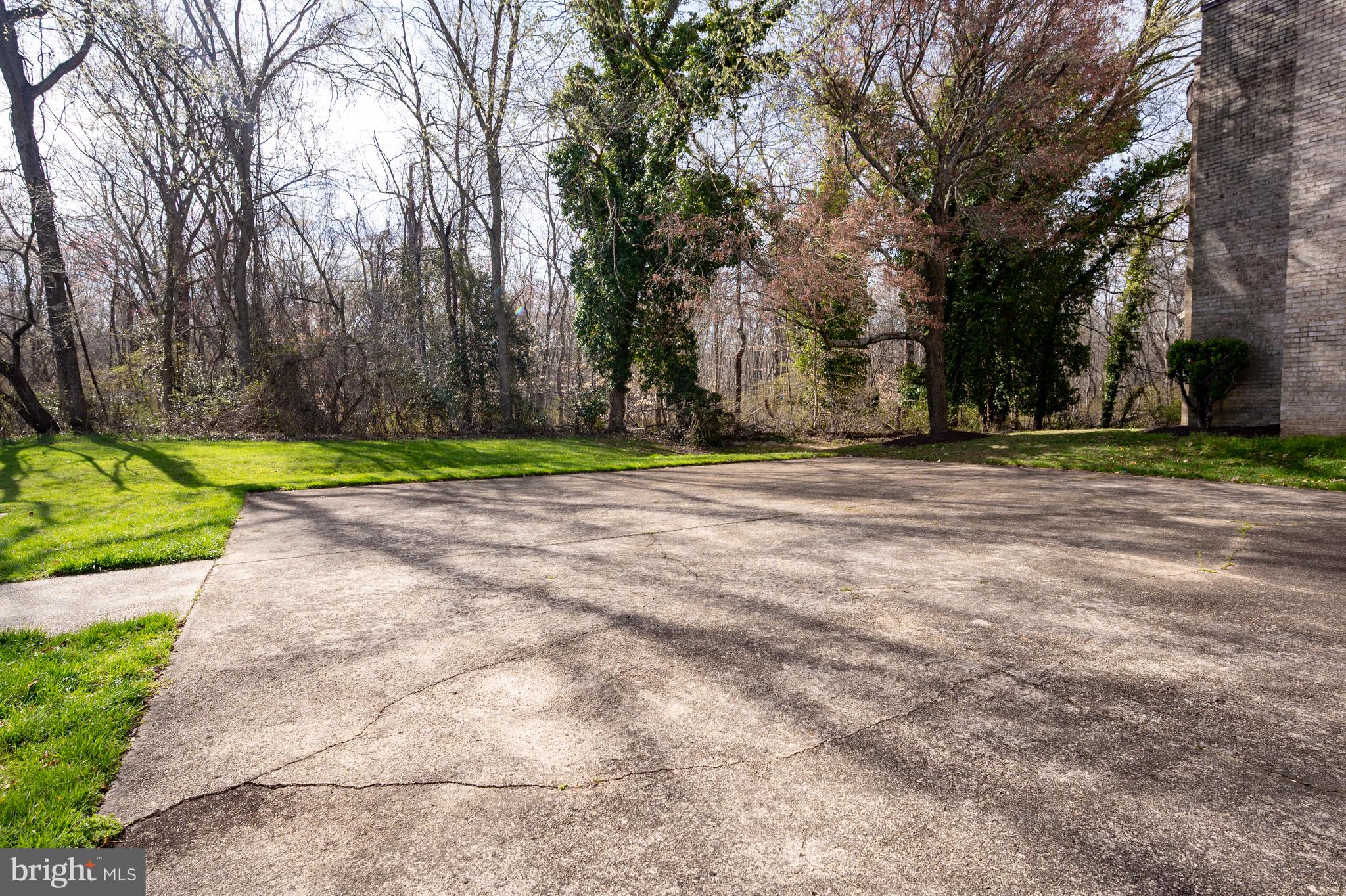 HUNTLEY SQUARE - Residential