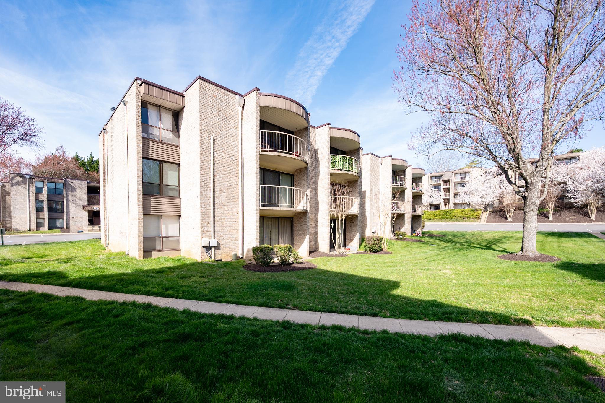 HUNTLEY SQUARE - Residential