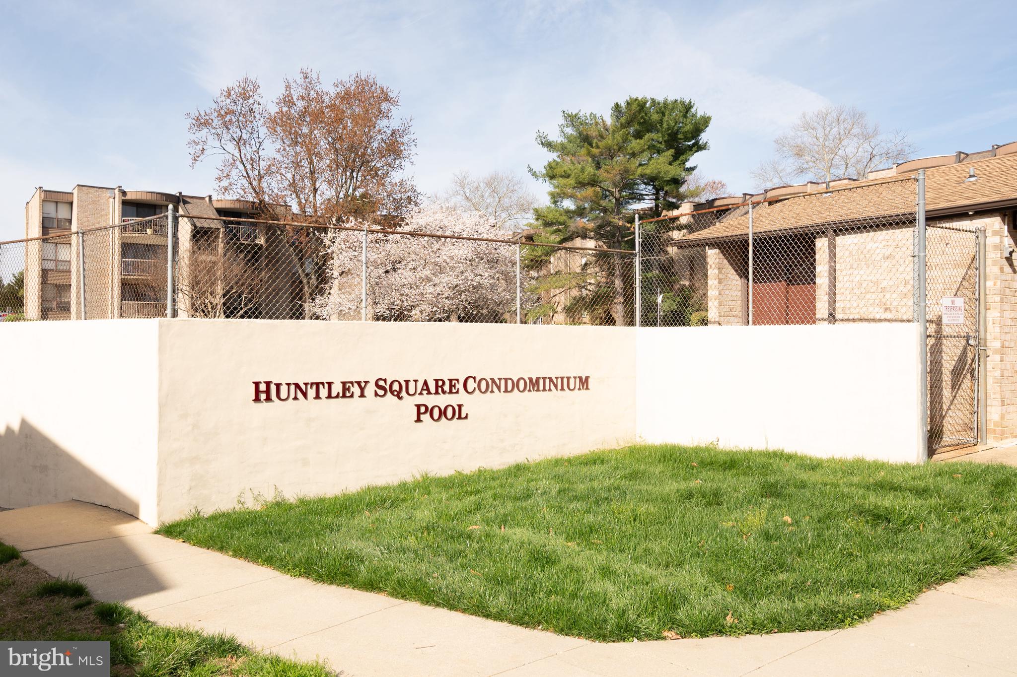 HUNTLEY SQUARE - Residential