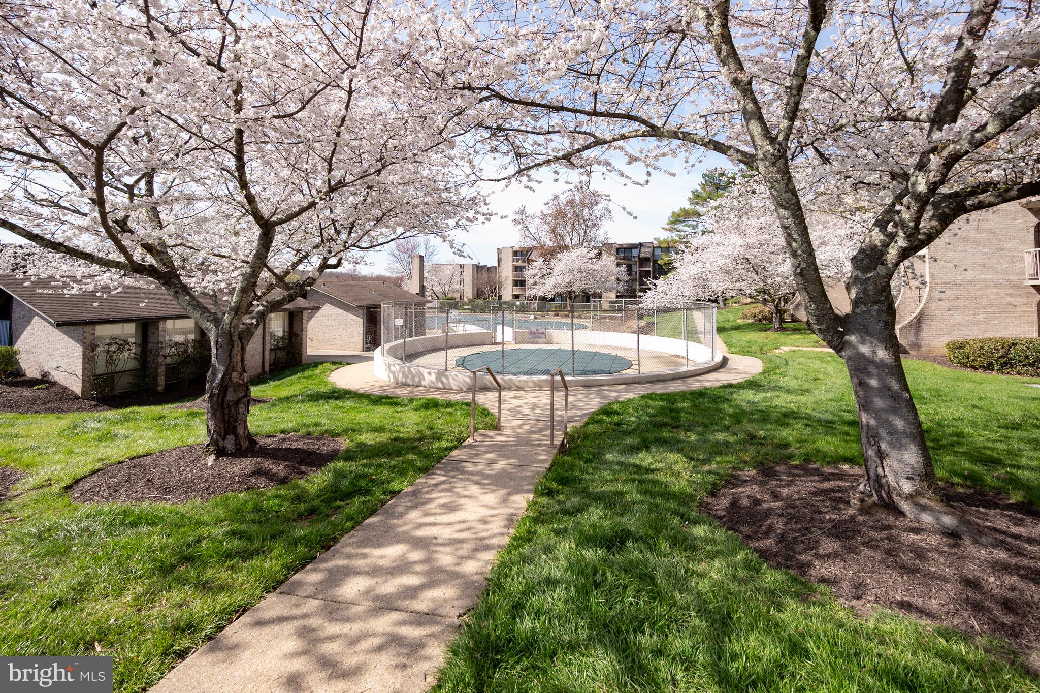 HUNTLEY SQUARE - Residential