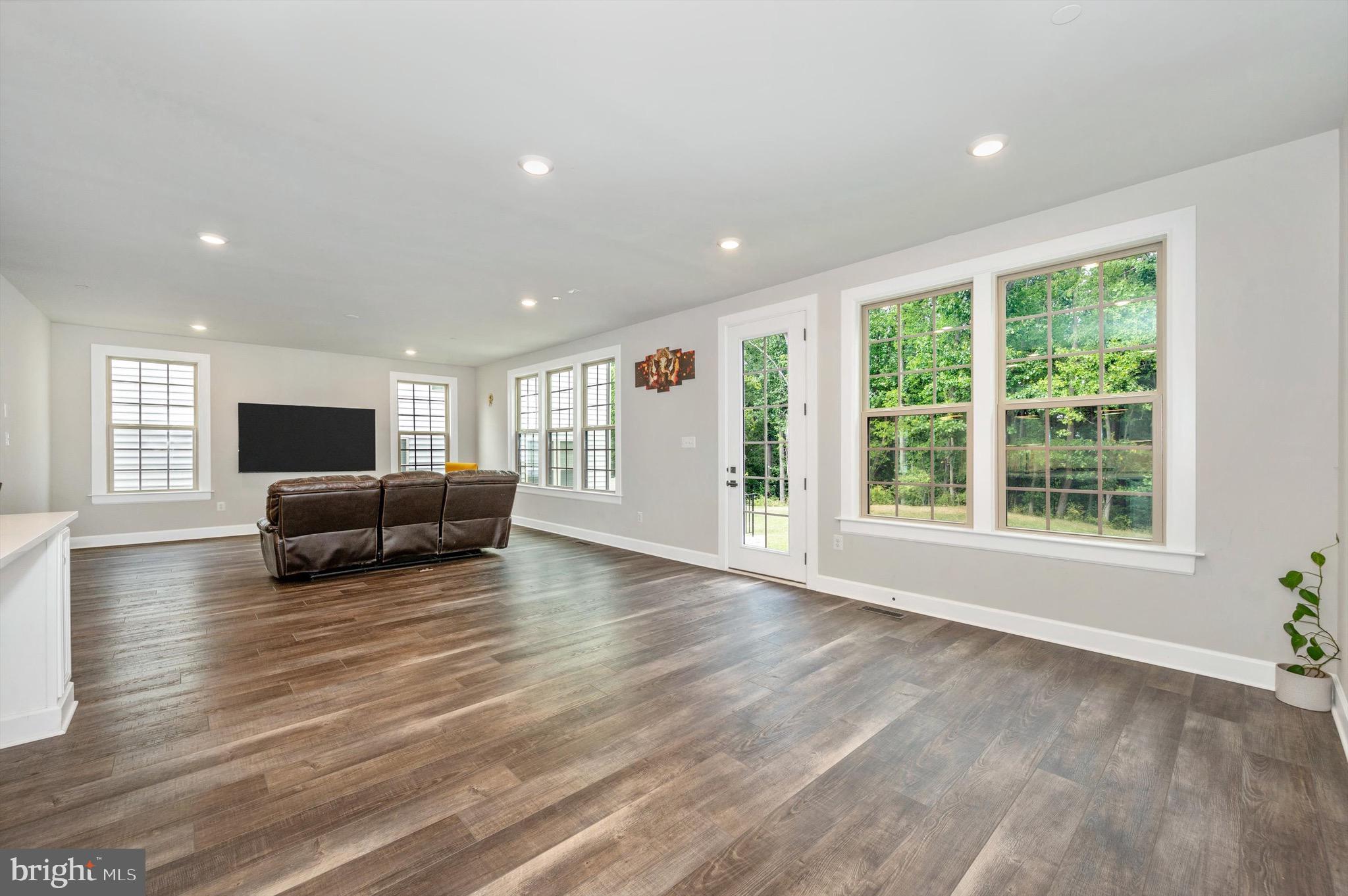 LAKE LINGANORE - Residential Lease