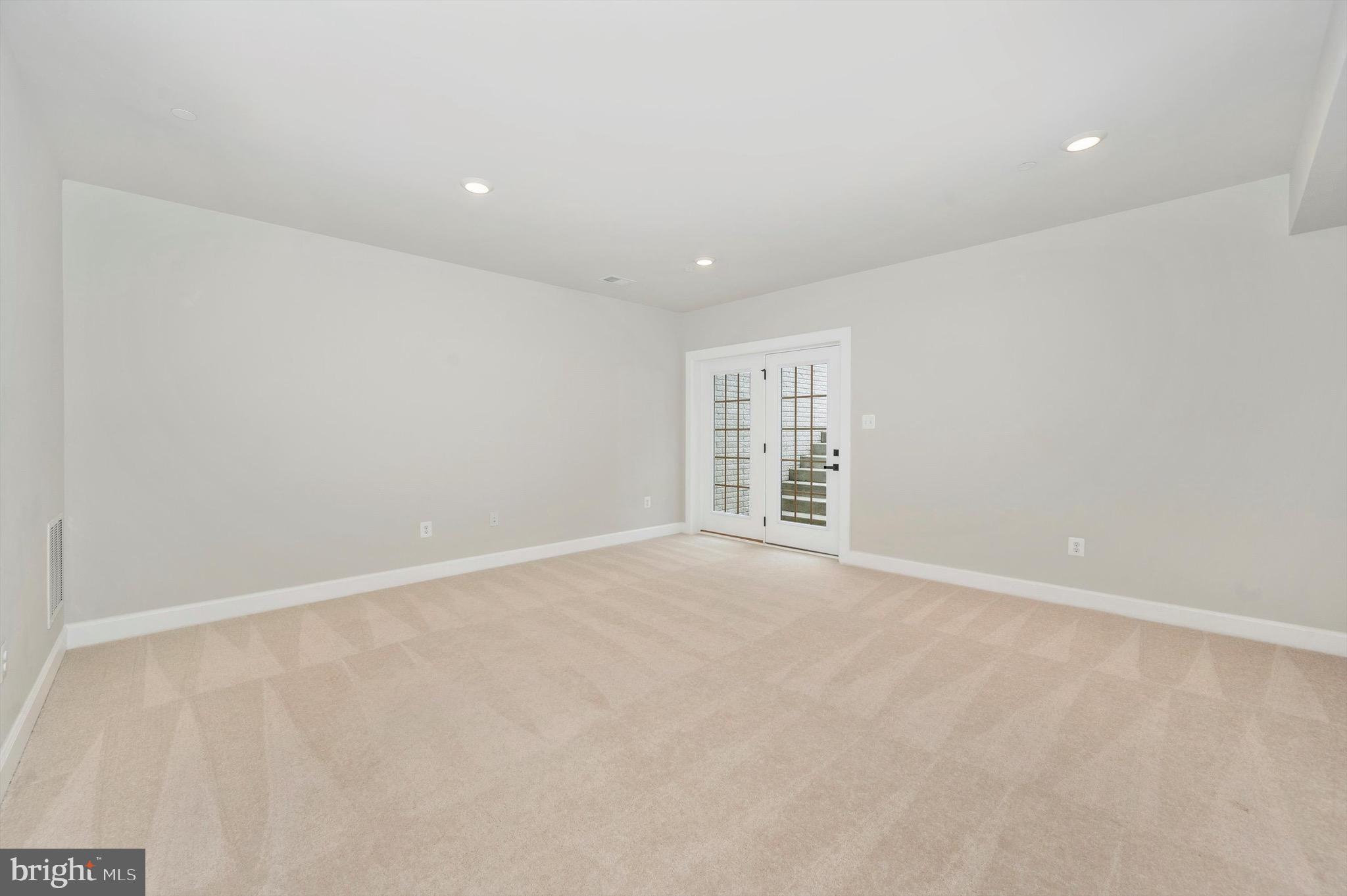 LAKE LINGANORE - Residential Lease