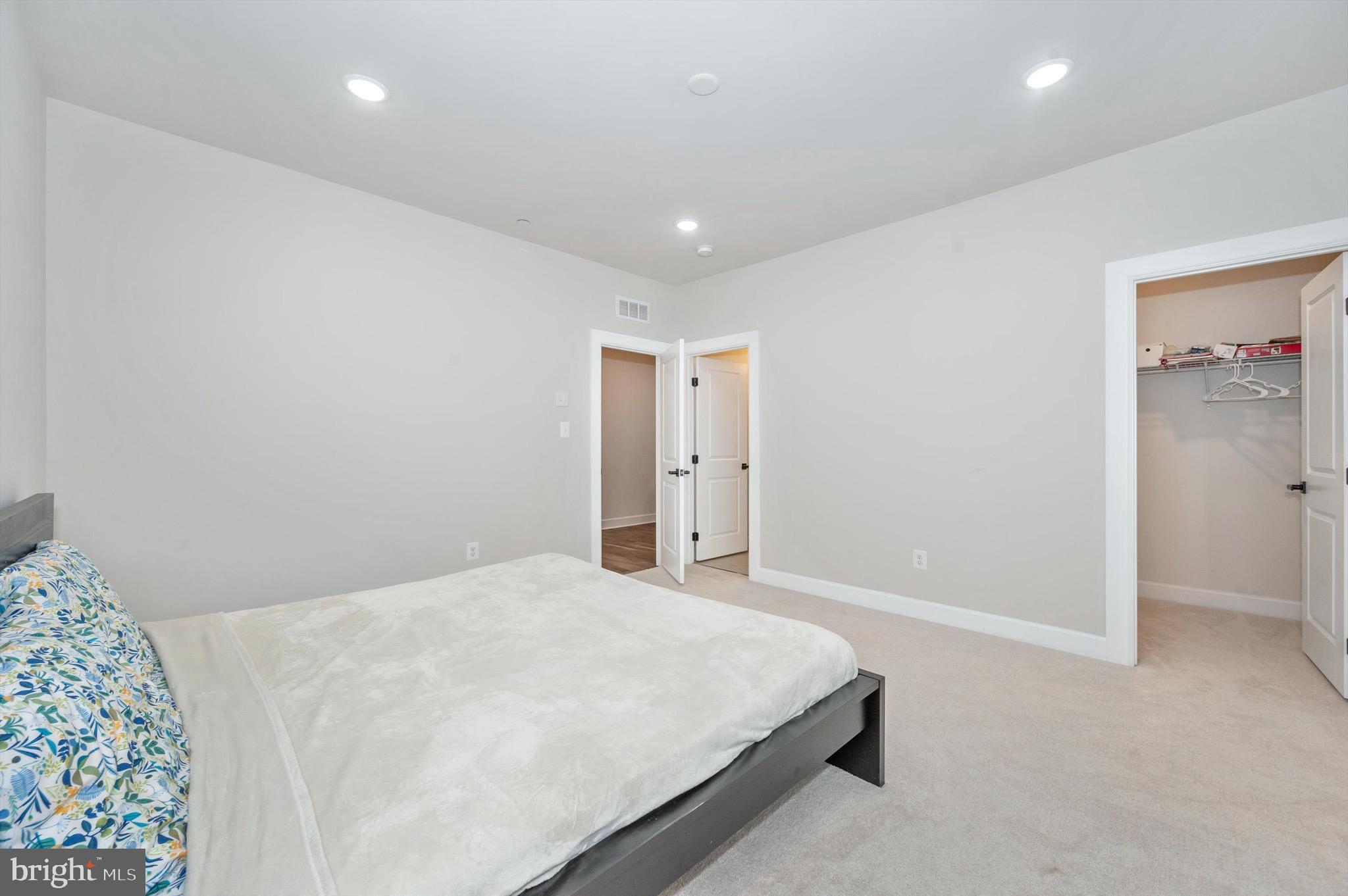 LAKE LINGANORE - Residential Lease