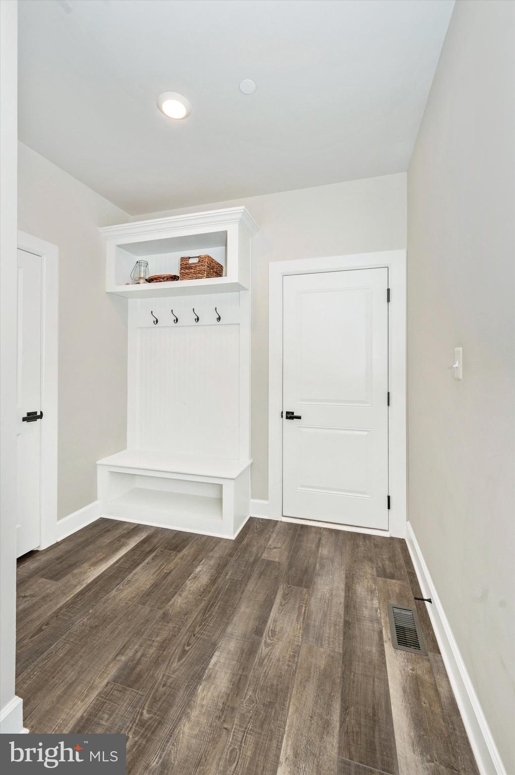 LAKE LINGANORE - Residential Lease