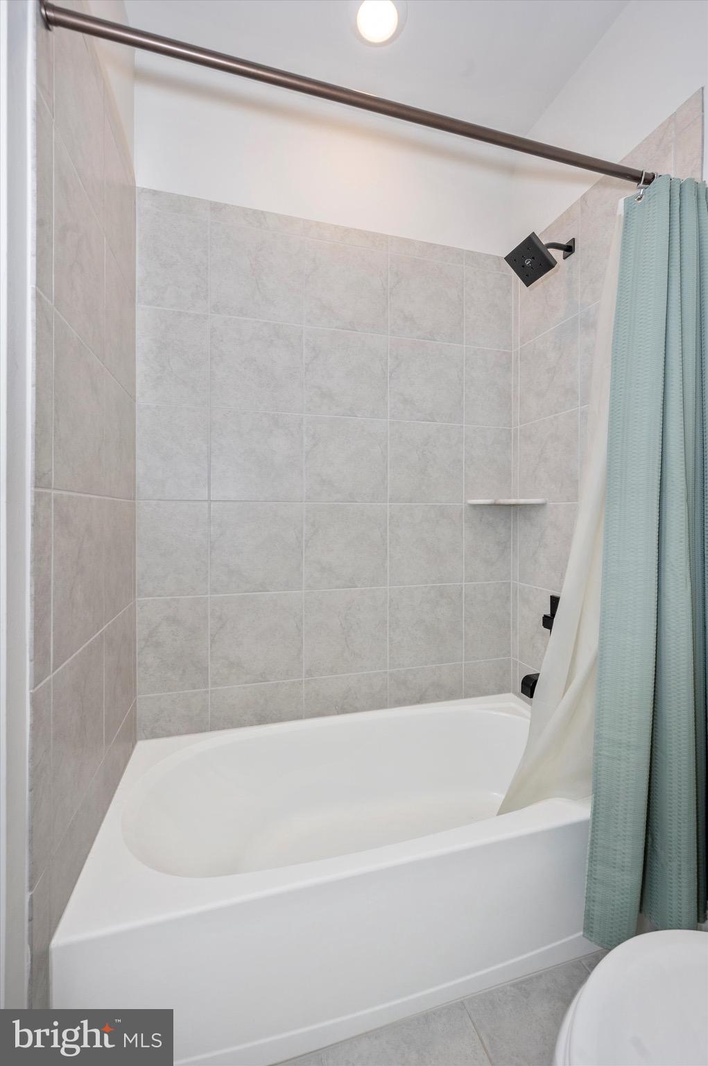 LAKE LINGANORE - Residential Lease