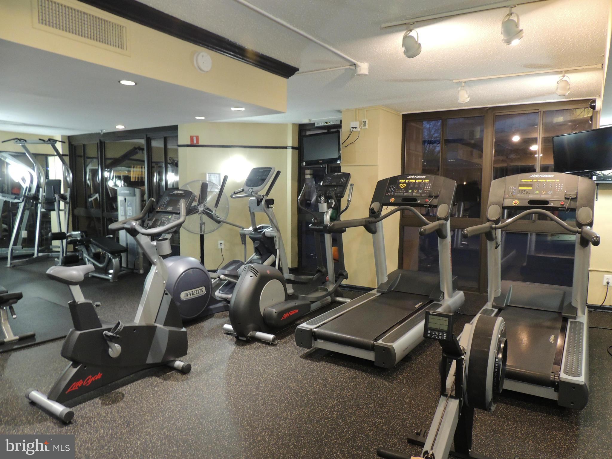 EASTVIEW AT BALLSTON METRO - Residential Lease