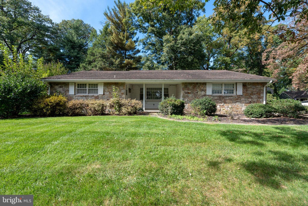 Photo of 2 Hiawatha Drive, LEOLA, PA 17540 (MLS # PALA2096934)