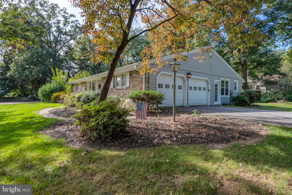 Photo of 2 Hiawatha Drive, LEOLA, PA 17540 (MLS # PALA2096934)