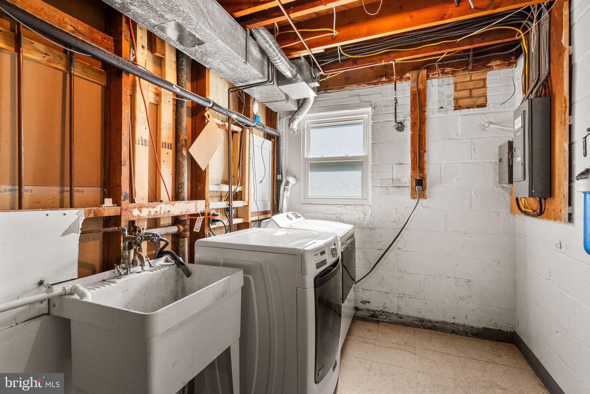 DONNEYBROOK - Residential Lease