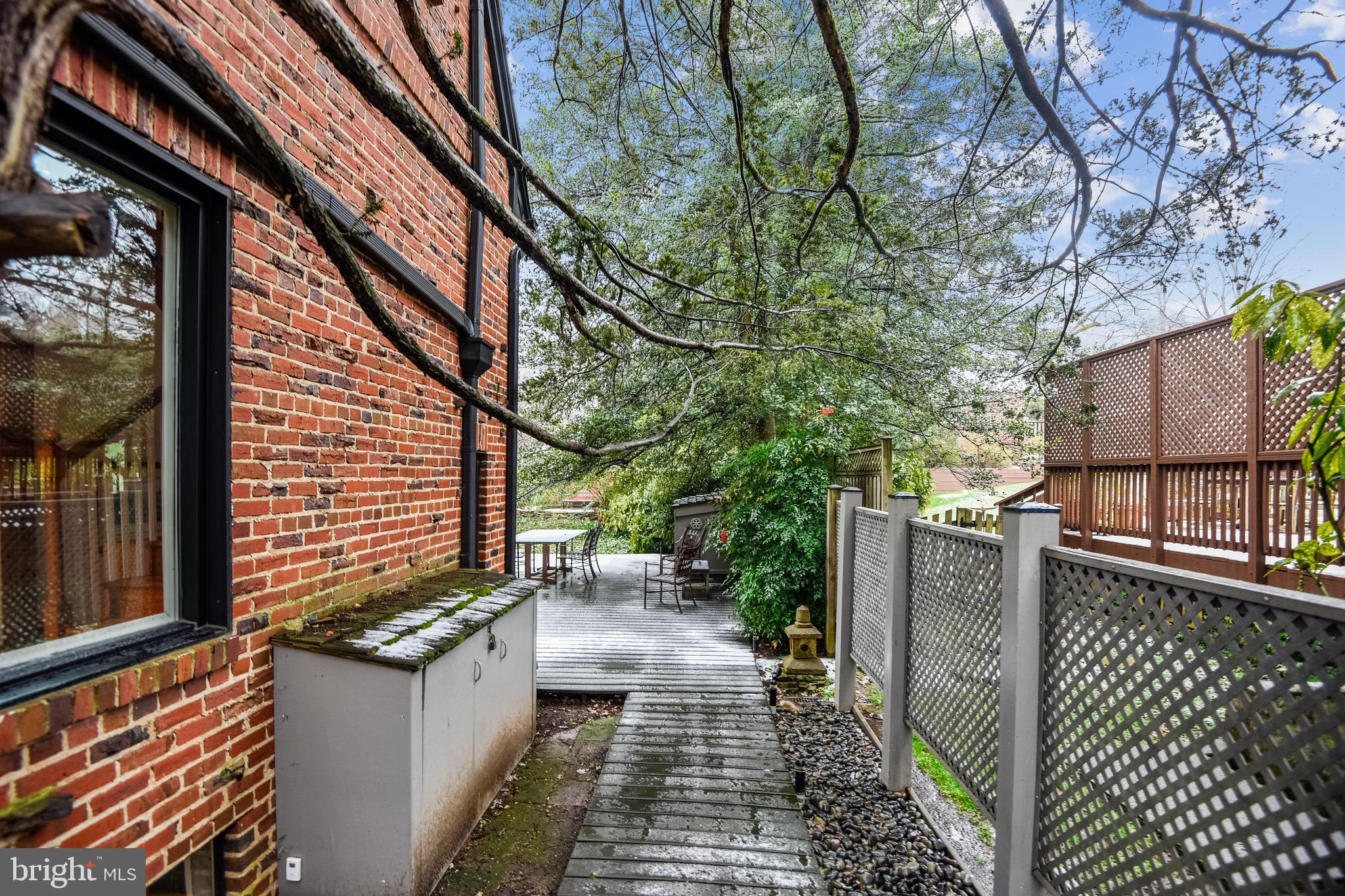 WAVERLY HILLS - Residential