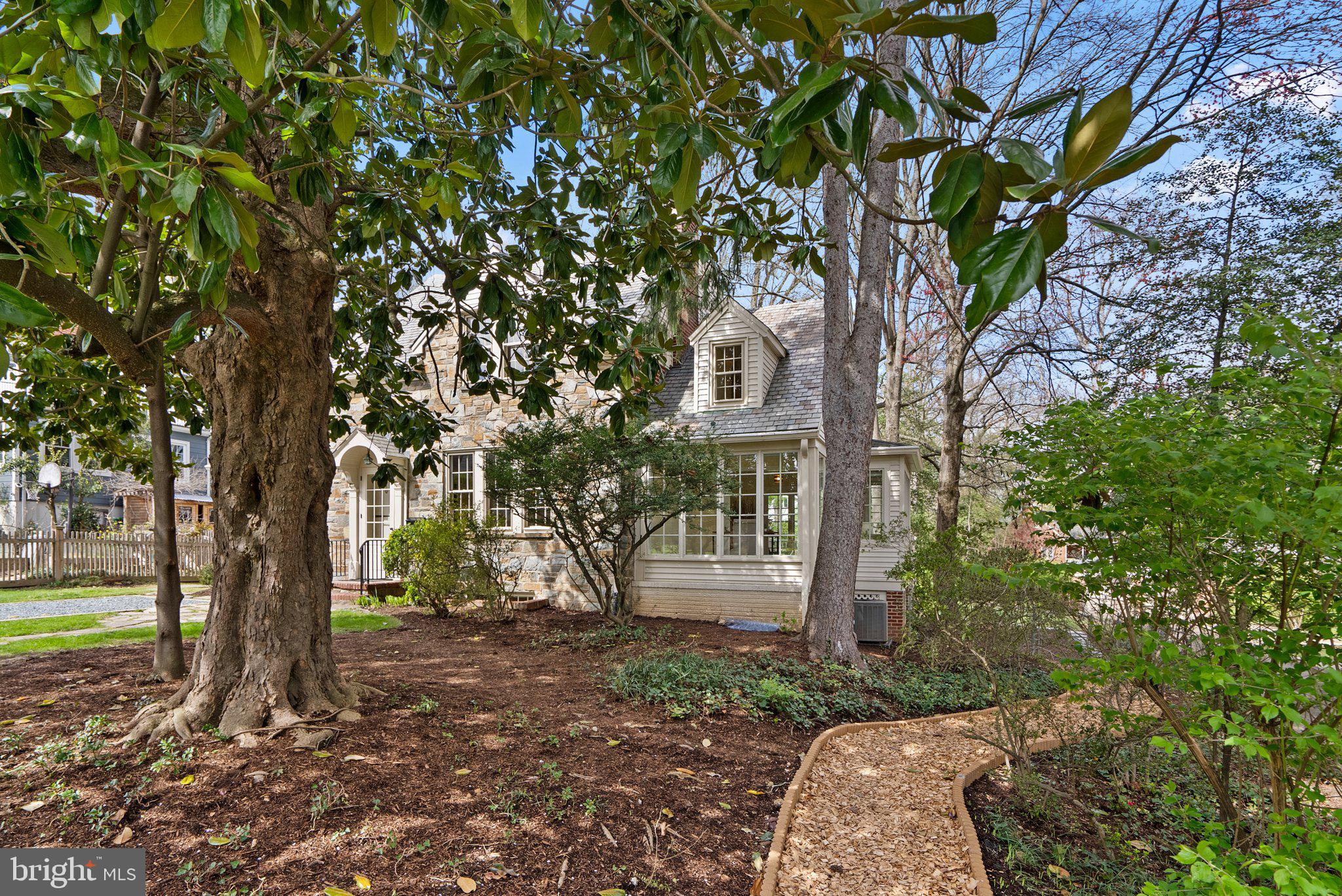 WOODSIDE PARK - Residential