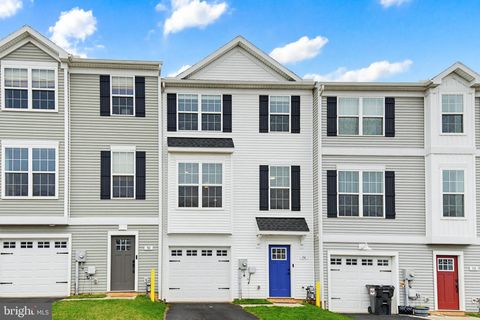 Townhouse For Sale - 94 Hudson Boulevard<br/> York County, RED LION, PA 17356