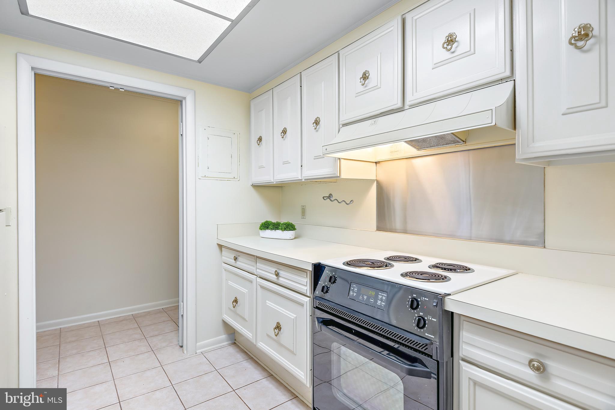 LEISURE WORLD - Residential