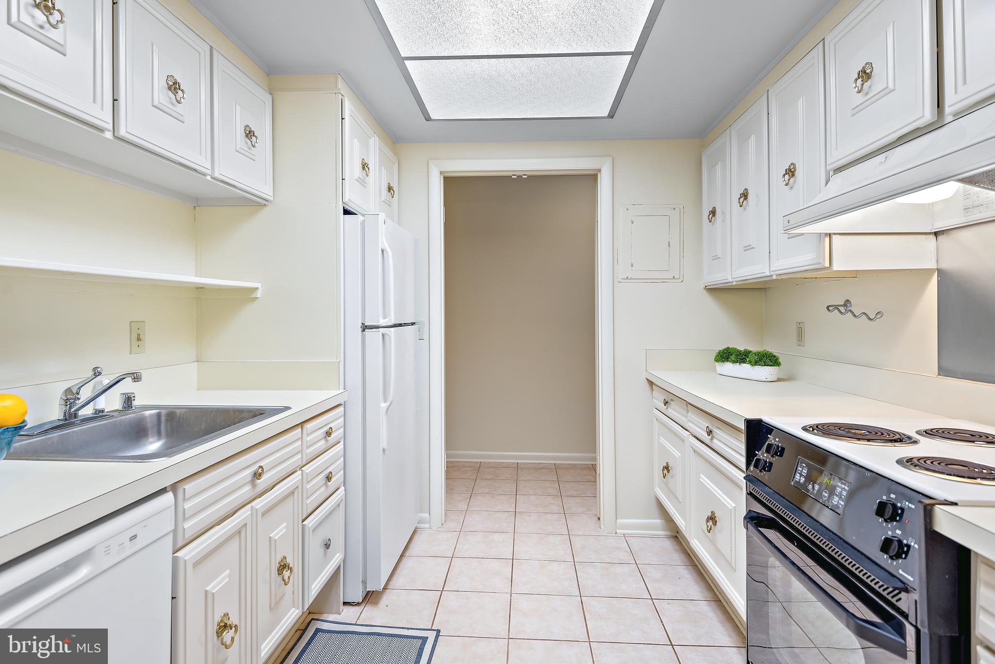 LEISURE WORLD - Residential