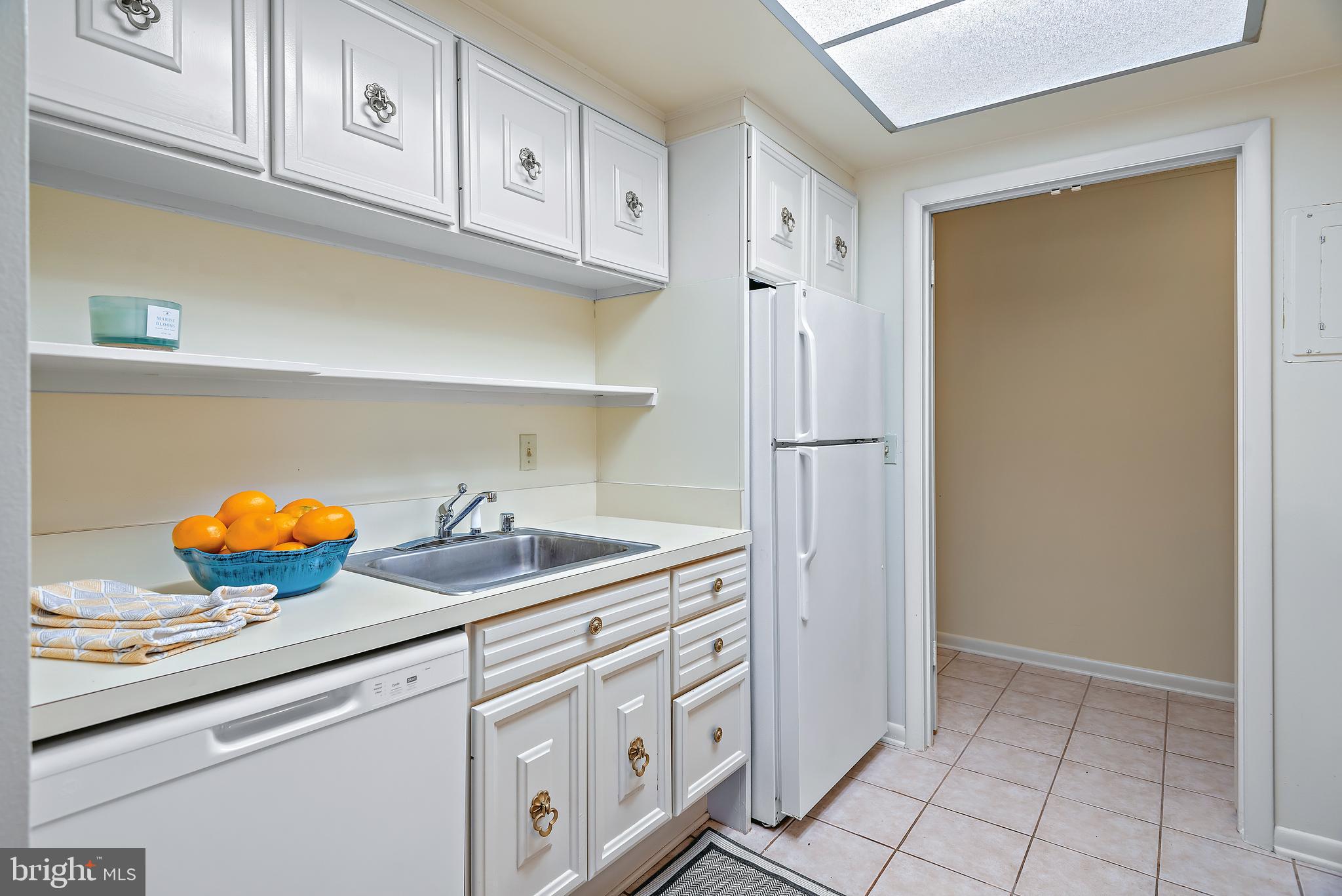 LEISURE WORLD - Residential