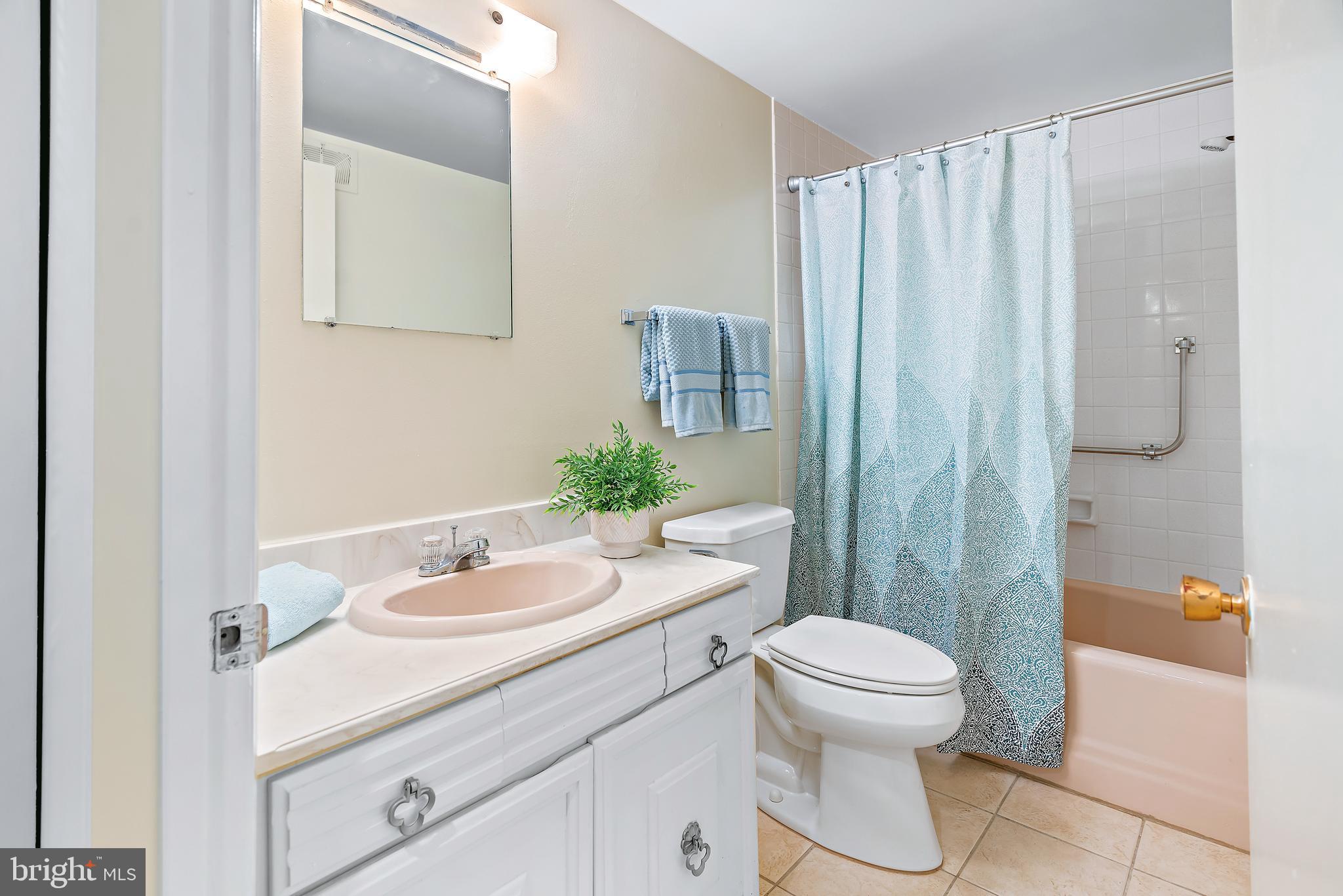 LEISURE WORLD - Residential