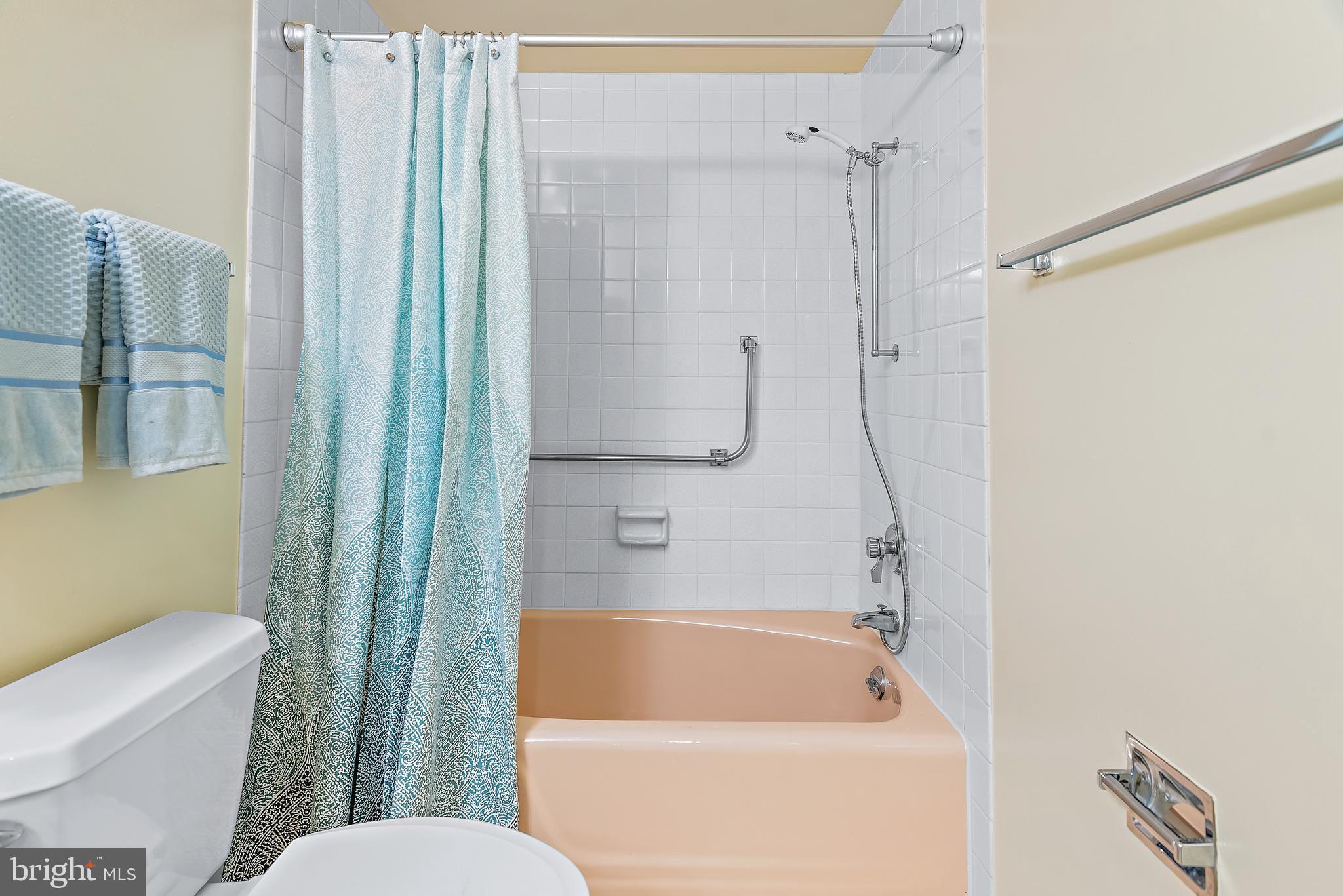 LEISURE WORLD - Residential