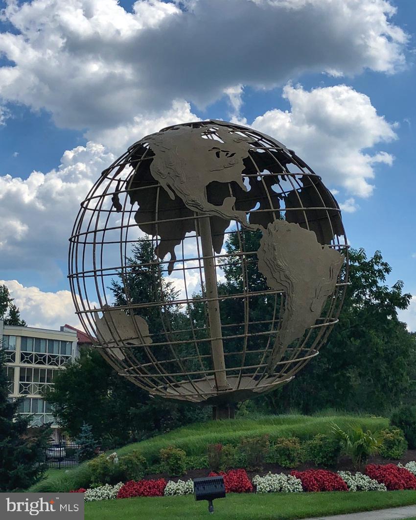 LEISURE WORLD - Residential