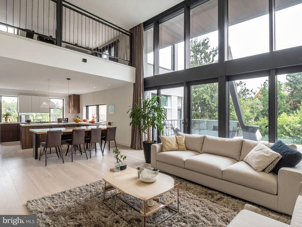 Photo of 8721 Little River Turnpike, FAIRFAX, VA 22031 (MLS # VAFX2287470)