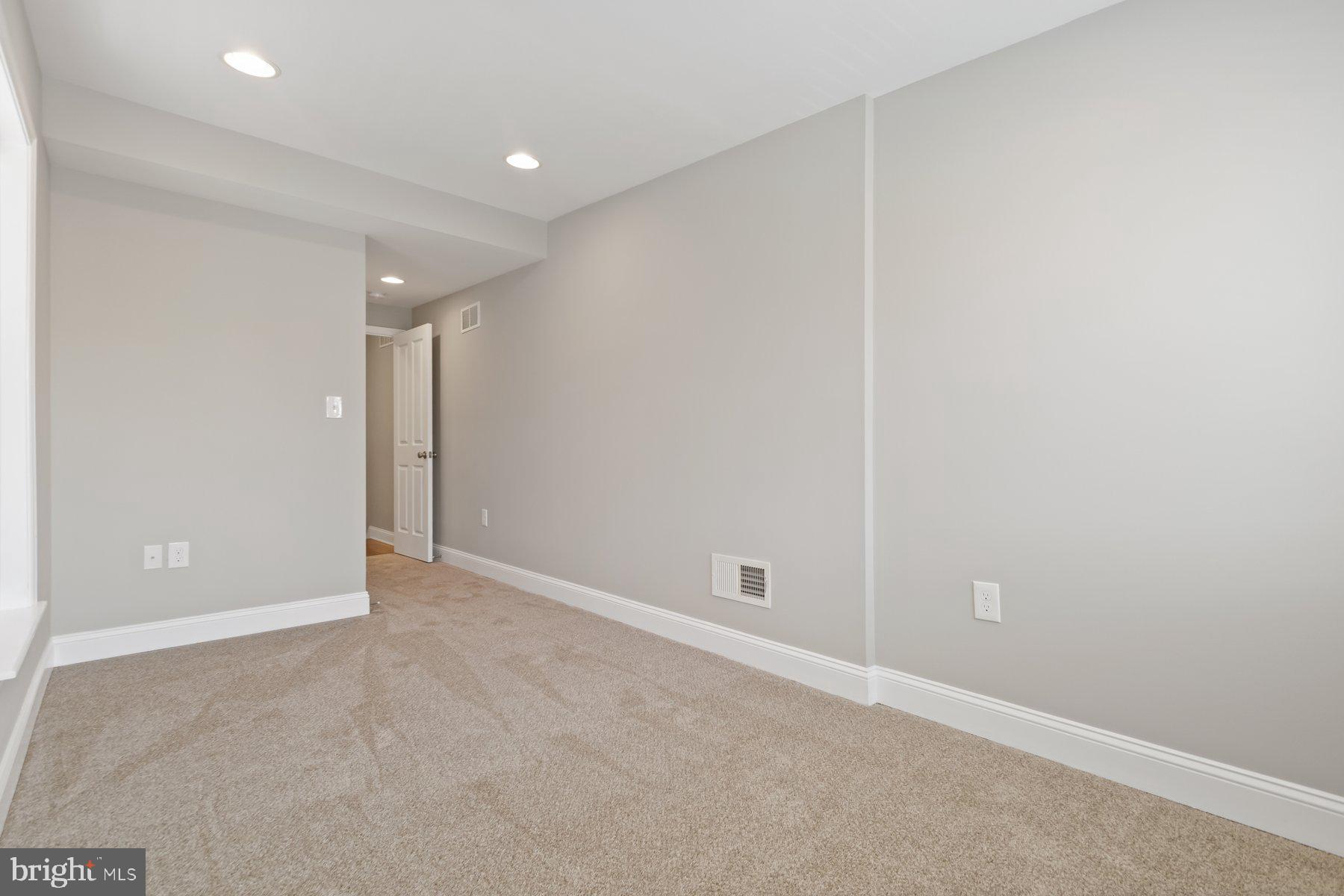 EAST MONUMENT HISTORIC DISTRICT - Residential Lease