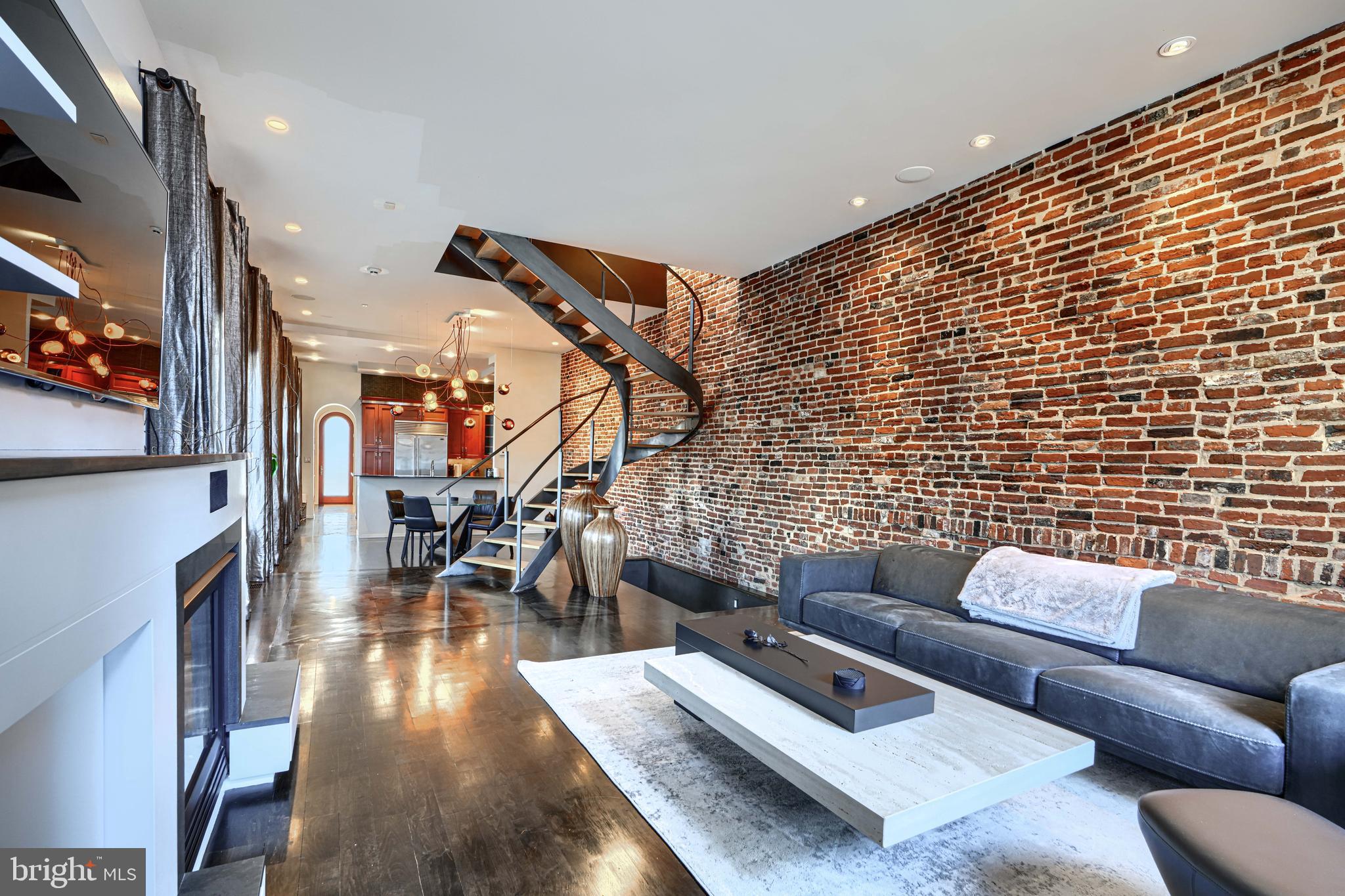 LOCUST POINT - Residential