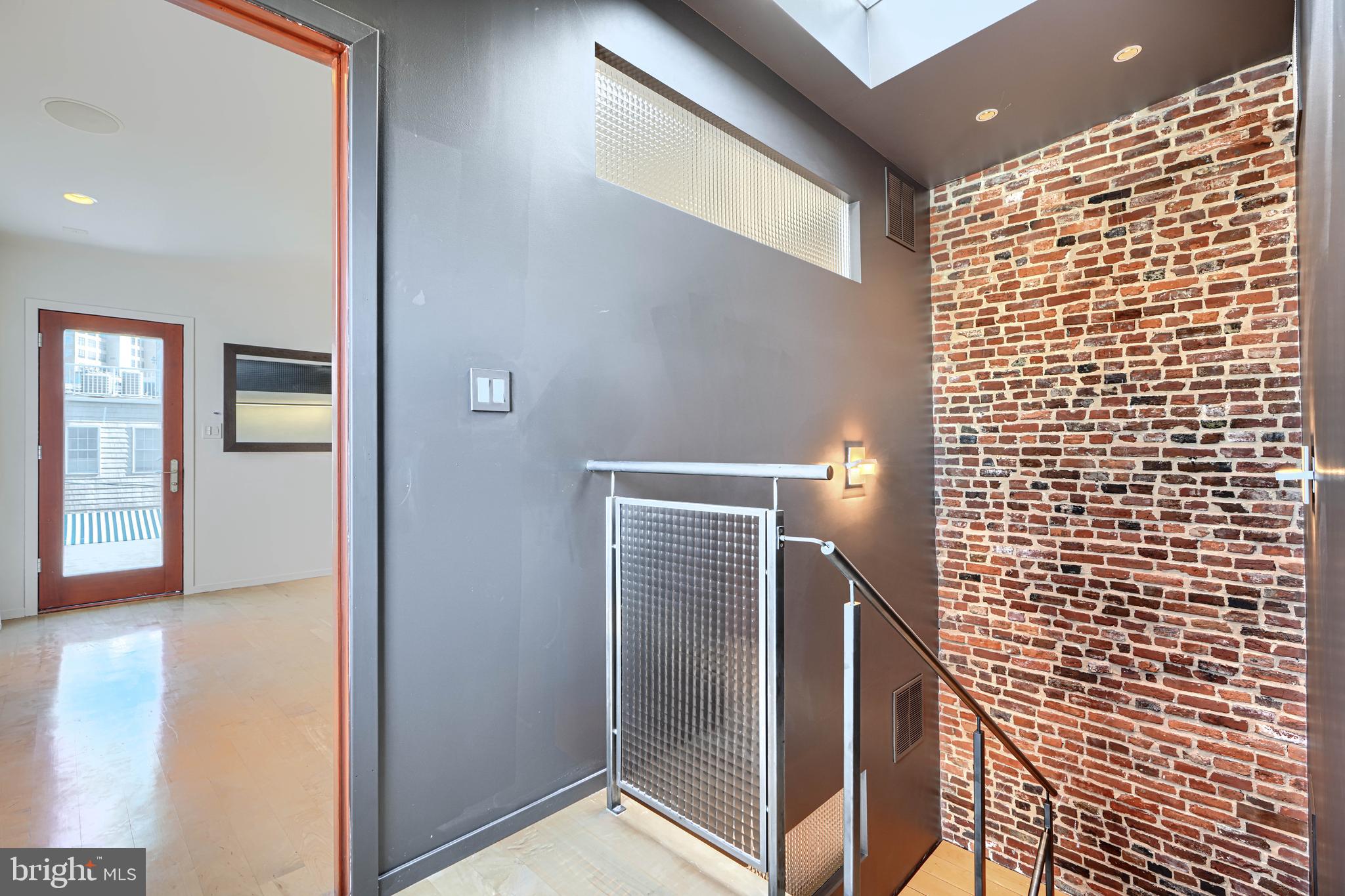 LOCUST POINT - Residential