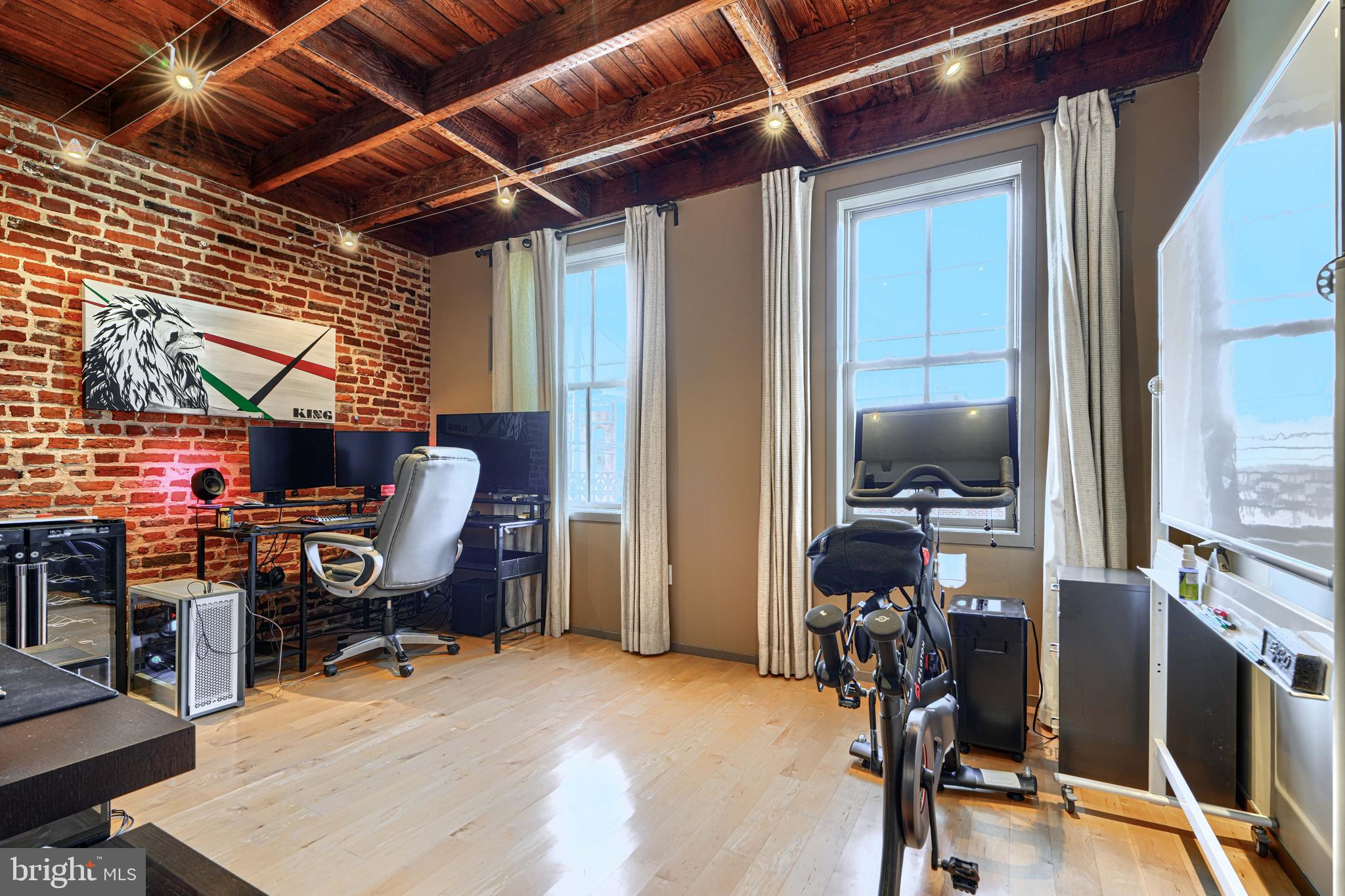 LOCUST POINT - Residential