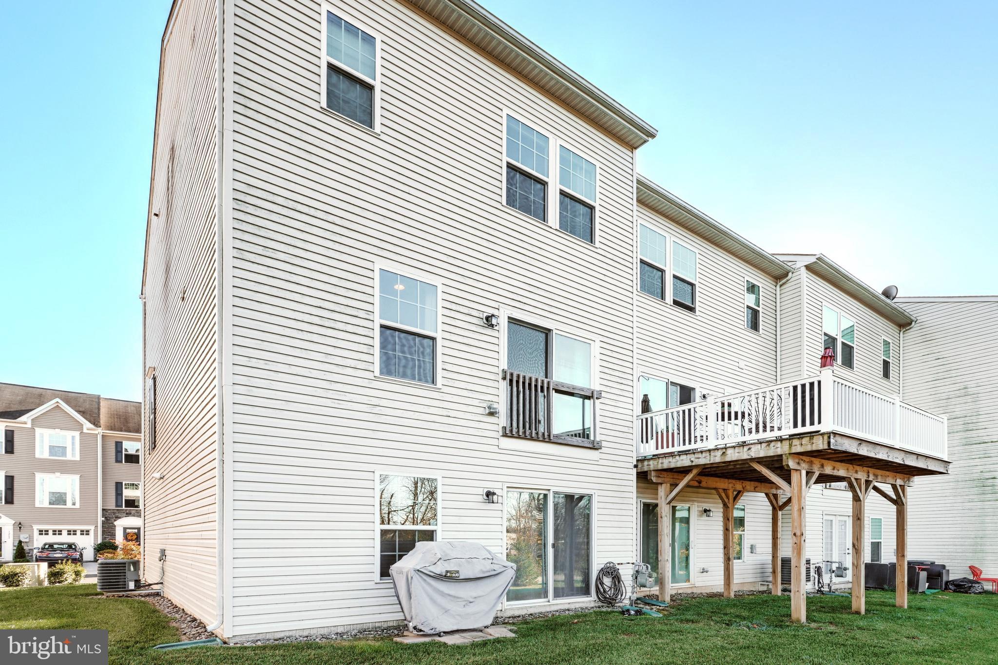 STONEGATE AT REGENTS GLEN - Residential