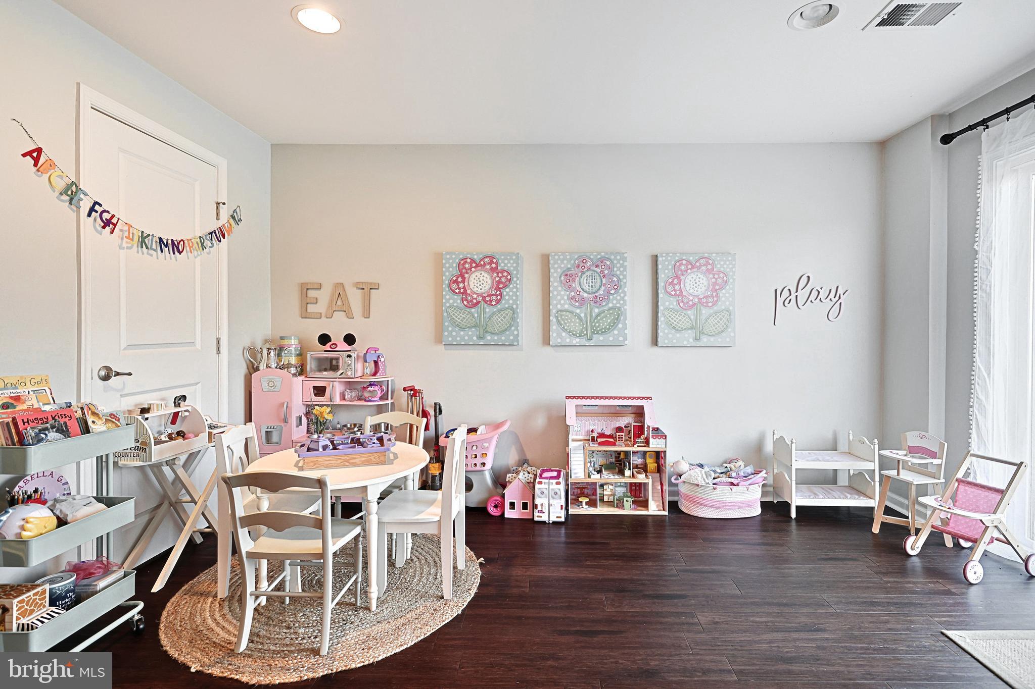 STONEGATE AT REGENTS GLEN - Residential