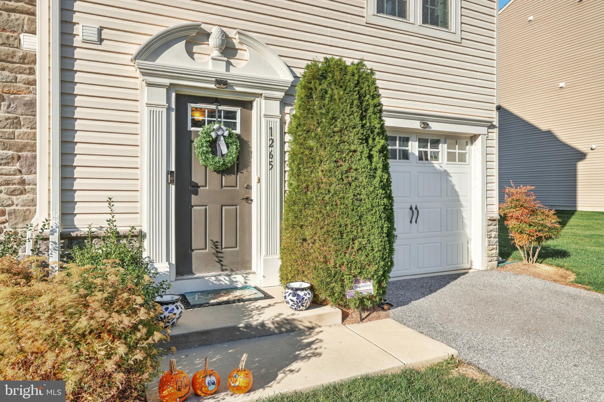 STONEGATE AT REGENTS GLEN - Residential