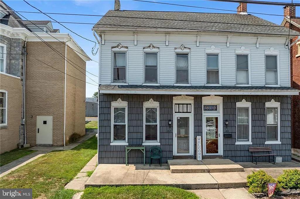 Charming 1-bedroom, 1-bath apartment available in the heart of Boyertown, PA! This unit features a bright living area, a well-equipped kitchen with plenty of cabinet space, and the convenience of an in-unit washer and dryer. Brand new carpet and paint throughout. Also includes walk in closet and a bonus room in the attic space. Enjoy the added benefit of one off-street parking spot, making daily life easier. Located in a quiet residential area close to local shops, dining, and parks, this apartment combines comfort and practicality in a great small-town setting.