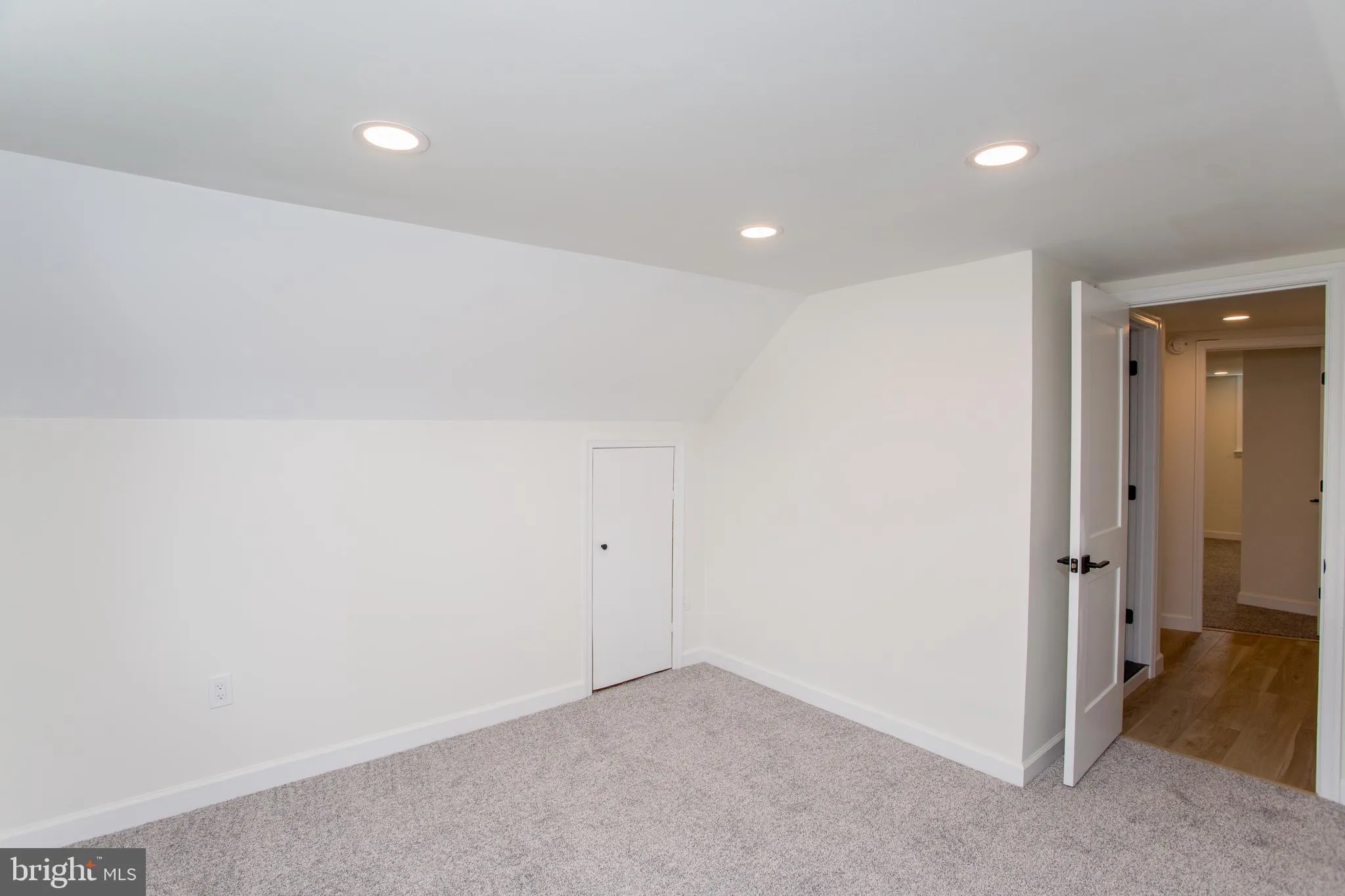 Croydon, Pennsylvania 19021, United States, 3 Bedrooms Bedrooms, ,2 BathroomsBathrooms,Residential,Pending,138270