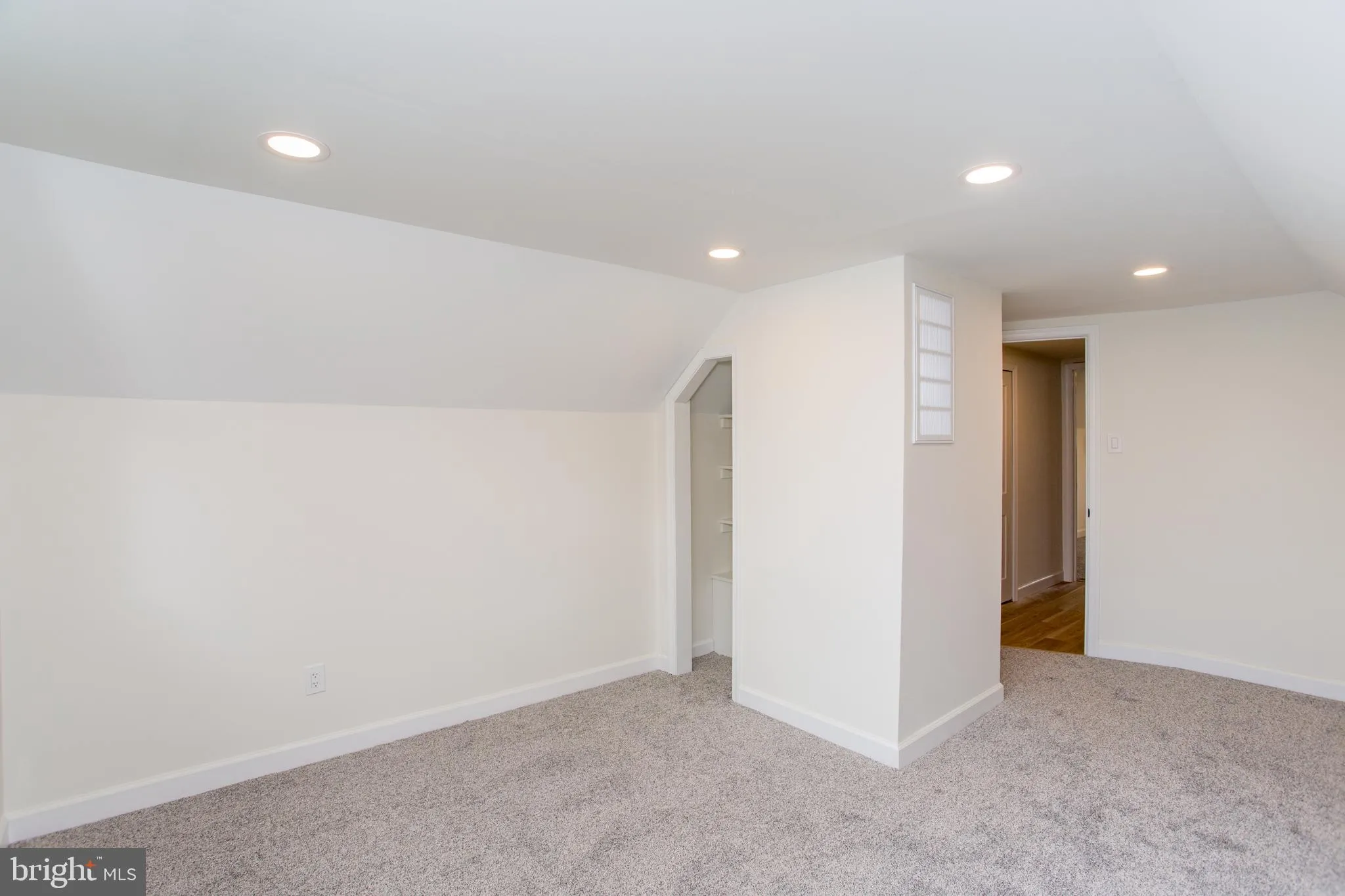 Croydon, Pennsylvania 19021, United States, 3 Bedrooms Bedrooms, ,2 BathroomsBathrooms,Residential,Pending,138270