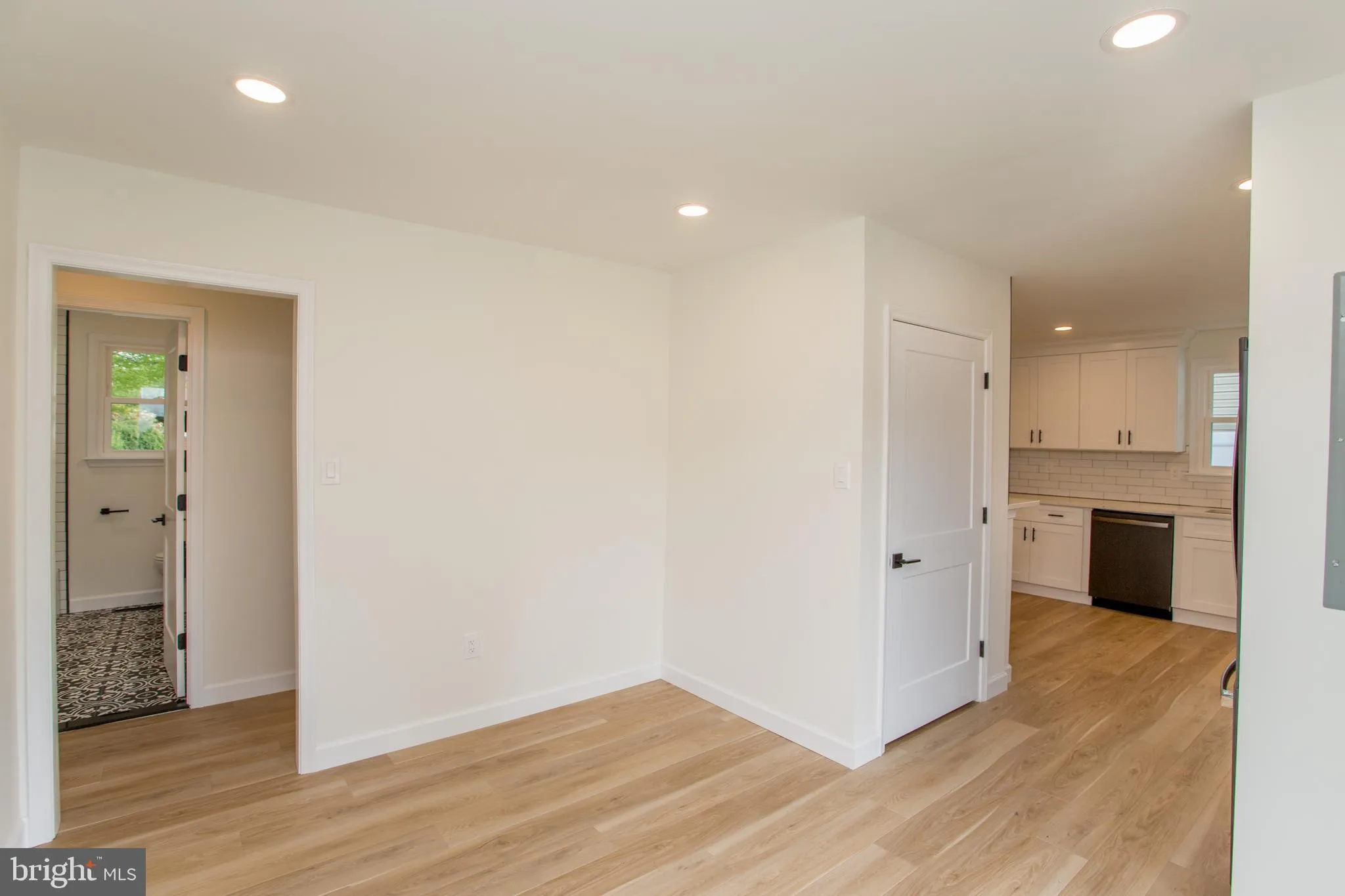 Croydon, Pennsylvania 19021, United States, 3 Bedrooms Bedrooms, ,2 BathroomsBathrooms,Residential,Pending,138270