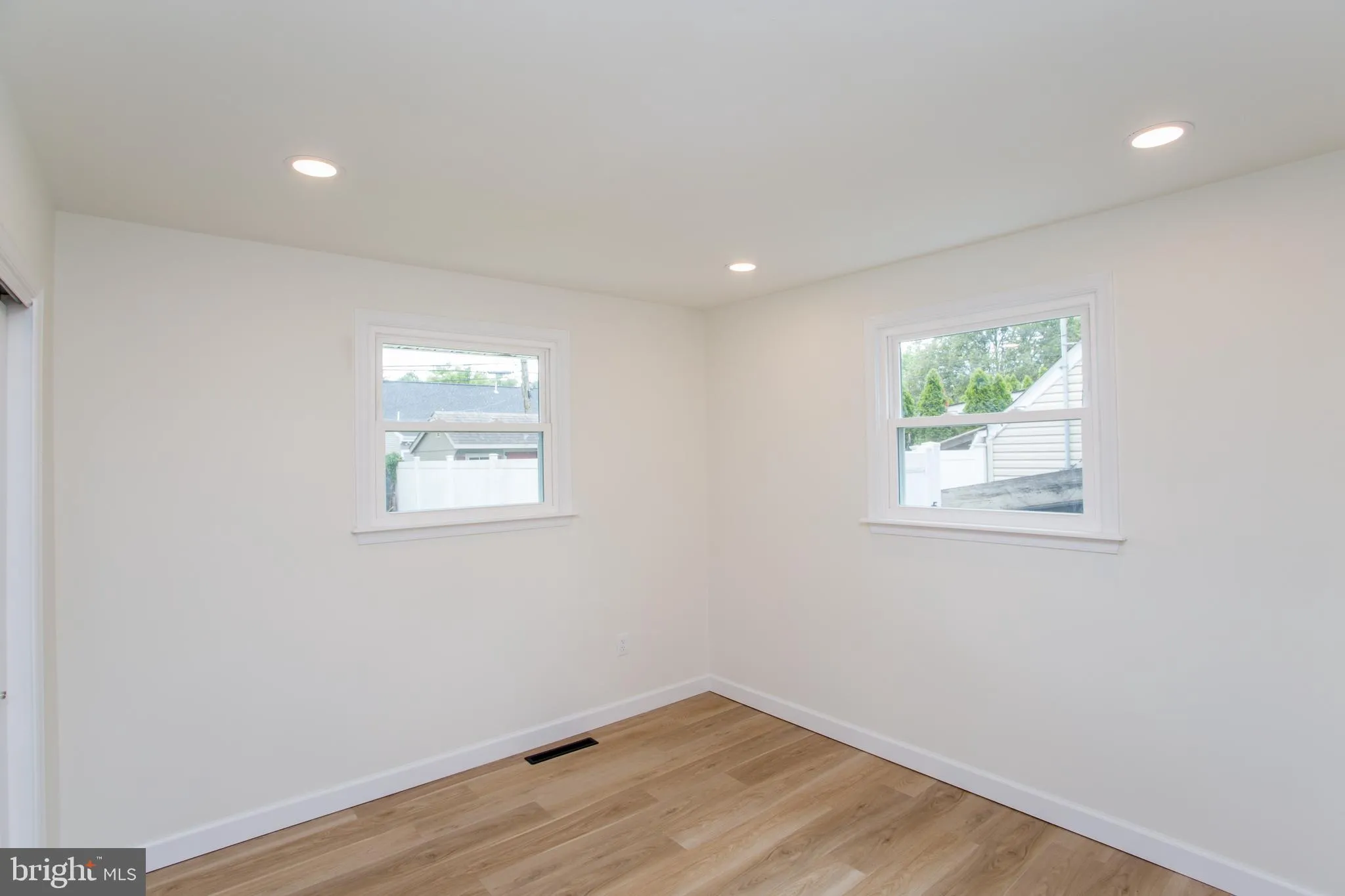 Croydon, Pennsylvania 19021, United States, 3 Bedrooms Bedrooms, ,2 BathroomsBathrooms,Residential,Pending,138270