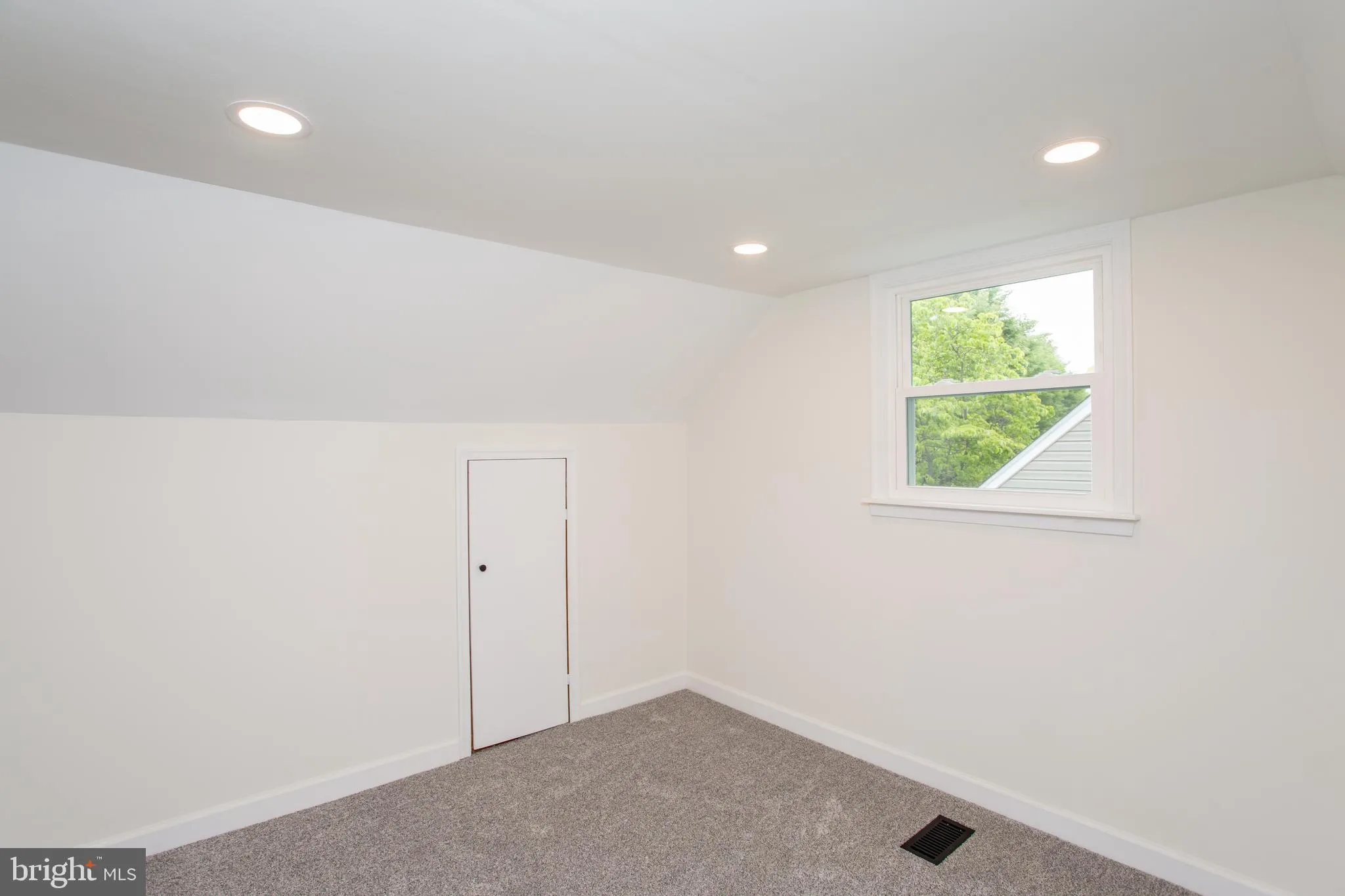 Croydon, Pennsylvania 19021, United States, 3 Bedrooms Bedrooms, ,2 BathroomsBathrooms,Residential,Pending,138270