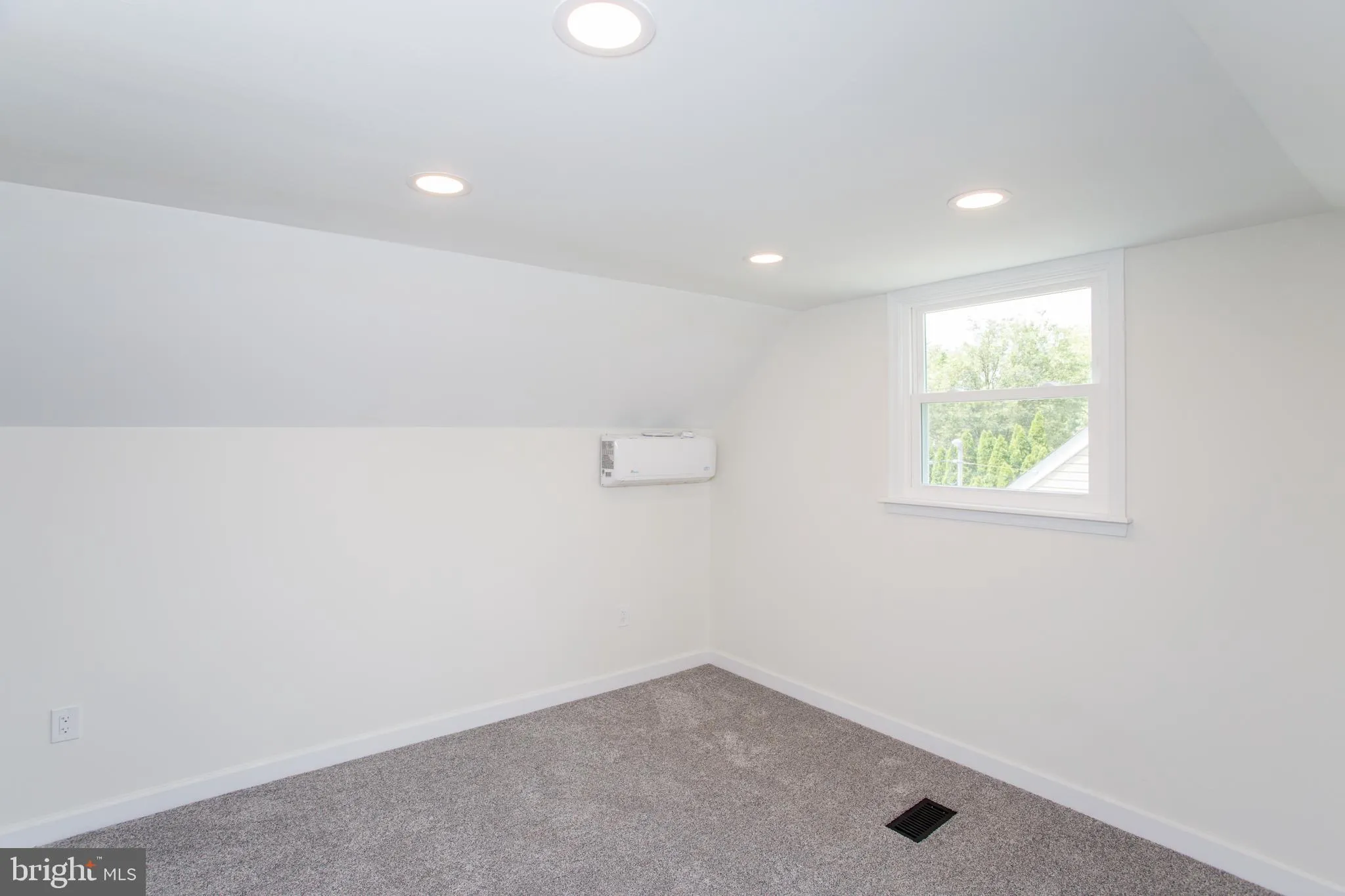 Croydon, Pennsylvania 19021, United States, 3 Bedrooms Bedrooms, ,2 BathroomsBathrooms,Residential,Pending,138270