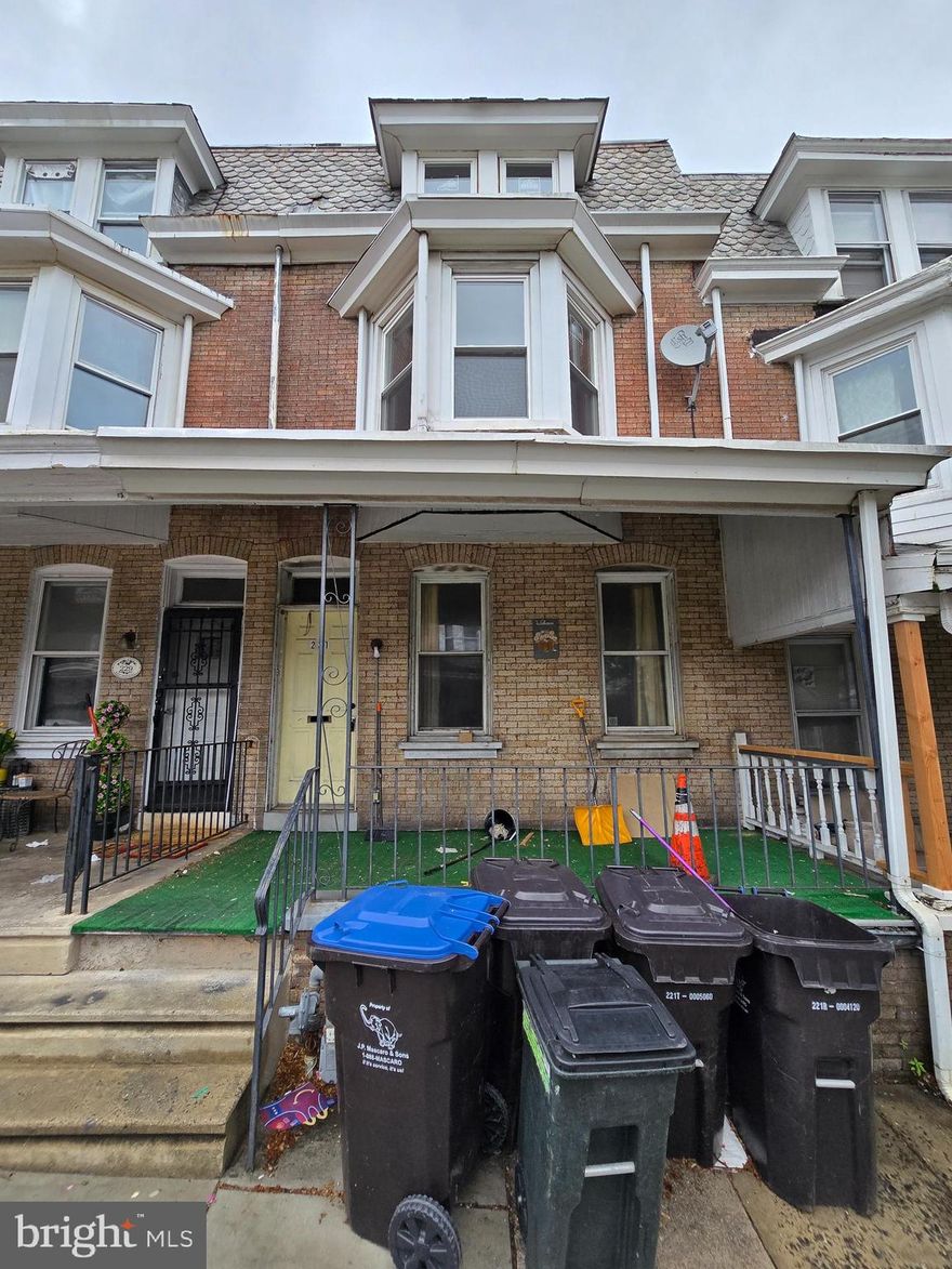 231 East Marshall Street | Duplex | 1,934 Sq Ft | Vacant
Excellent investment opportunity! This well-maintained duplex features two spacious, separately metered units in good condition, fully vacant and ready for immediate occupancy or rental.
-Unit 1: 3 Bedrooms / 1 Bathroom
-Unit 2: 2 Bedrooms / 1 Bathroom
-Total Living Area: Approx. 1,934 Sq Ft
-Estimated Total Rent: Up to $2,700/month
-Condition: Good – clean, functional, and move-in ready

NOTE: The property will be sold in AS-IS condition. The buyer is responsible for U&O.