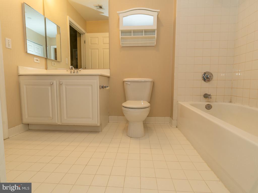 PIERSIDE AT HARBORVIEW - Residential Lease