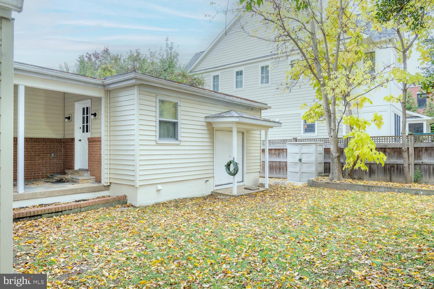 LYON VILLAGE - Residential Lease