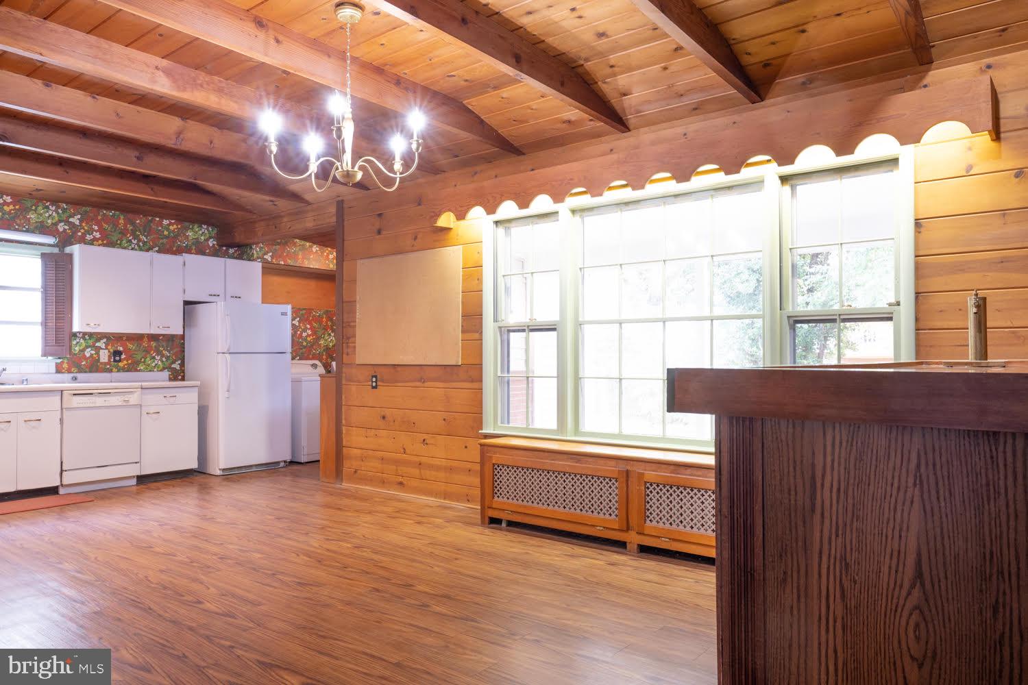 LYON VILLAGE - Residential Lease