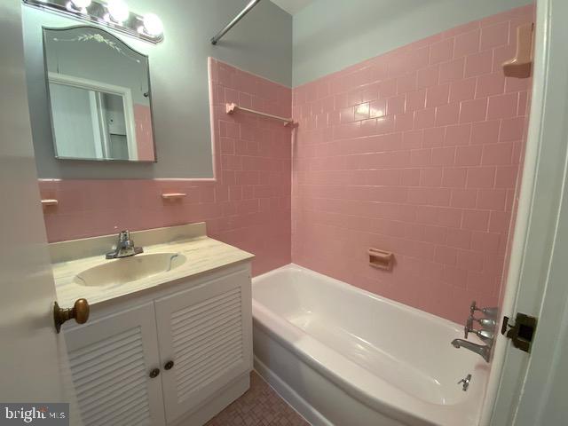 LYON VILLAGE - Residential Lease