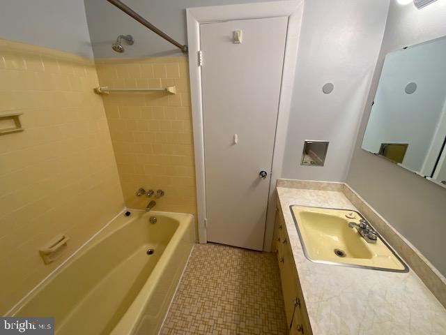 LYON VILLAGE - Residential Lease