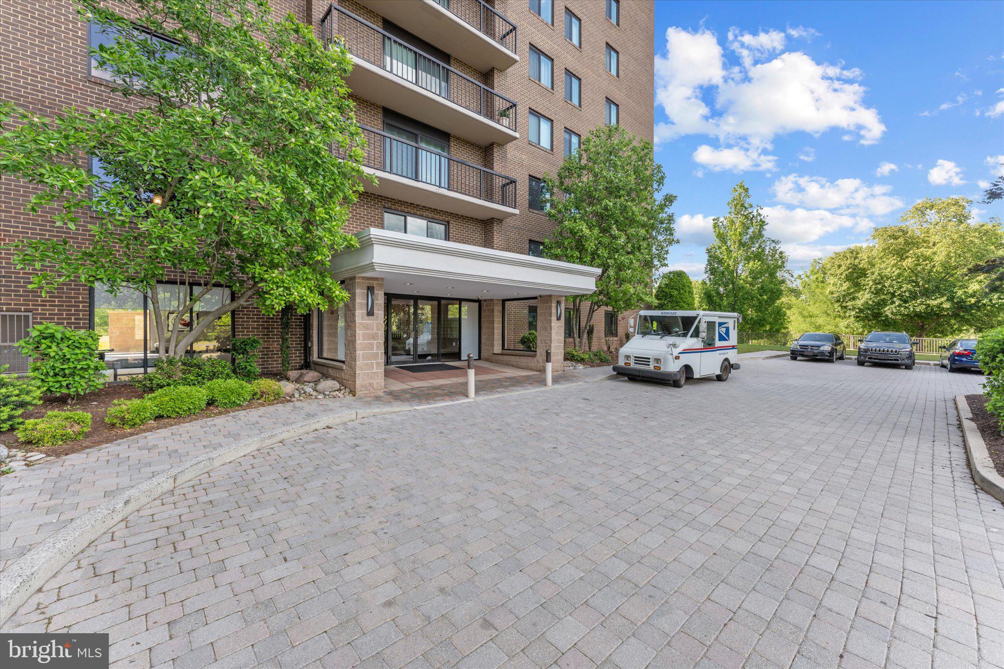 200 N PICKETT STREET 1614